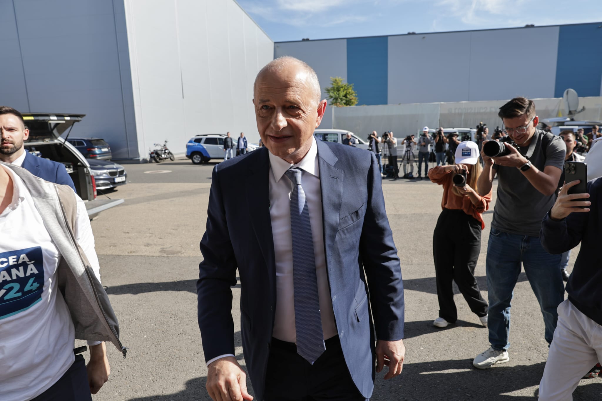 Mircea Geoană și-a depus candidatura la prezidențiale: „Nu vreau să mă plimb sau să dorm”. A promis că va face publice cheltuielile Administrației Prezidențiale
