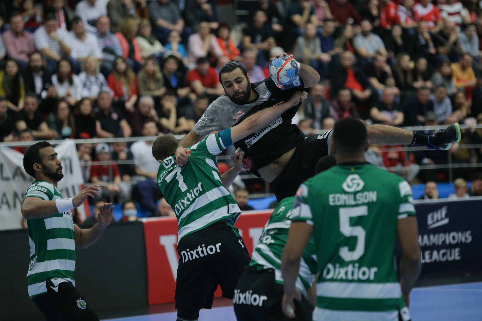 FOTO | Dinamo - Sporting Lisabona, în Liga Campionilor la handbal masculin, 26-27. Mircea Lucescu și Mircea Rednic au fost în tribune