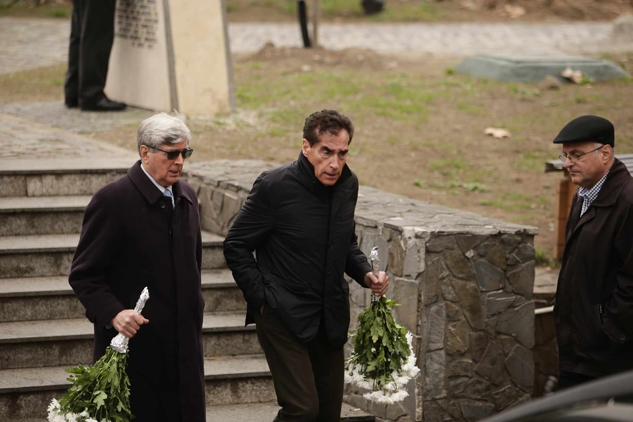 Ce a găsit astăzi Oana Roman la mormântul Mioarei Roman. La 9 zile de la deces, vedeta i-a făcut parastas mamei sale