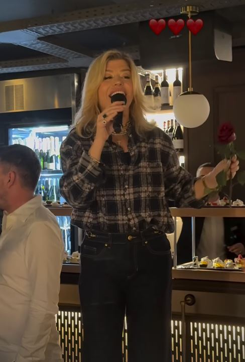 Simona Halep s-a distrat de Revelion cu Loredana Groza. A cântat și a dansat împreună cu artista VIDEO