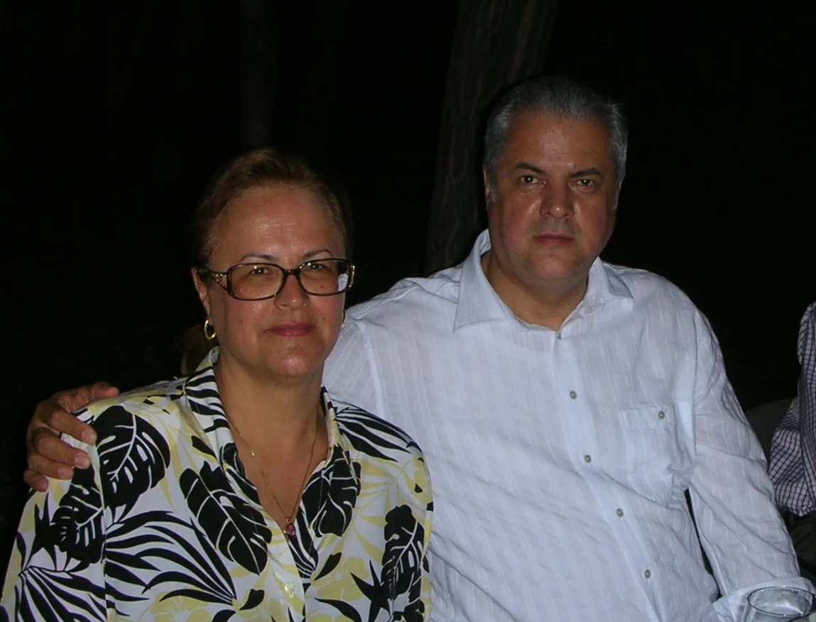 Adrian Năstase e în doliu. Dana Barb, sora lui, a murit: „Era cu trei ani mai mică. A suferit mult în viață”