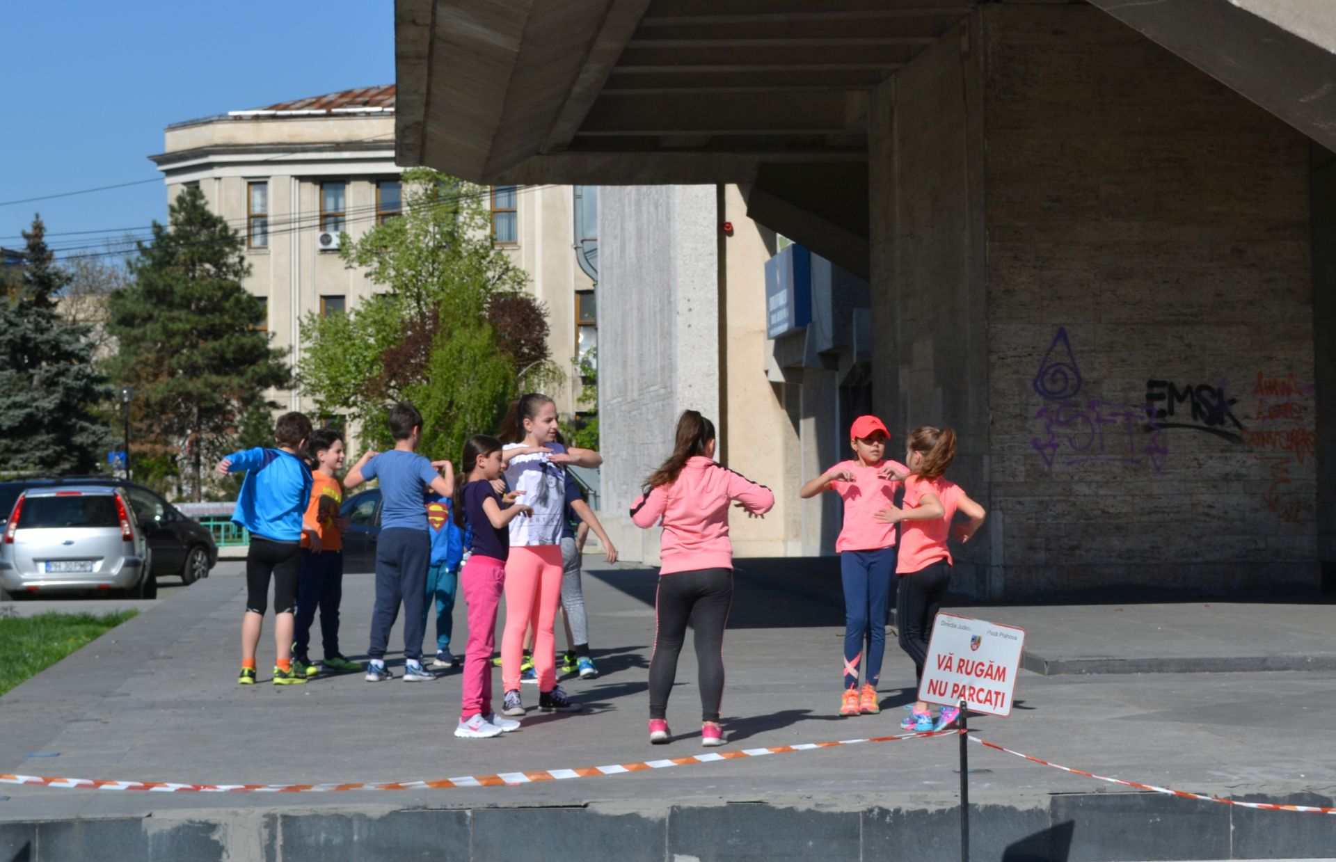 Activitatea sportivă de la CSM Ploieşti, în blocaj total! Sportivii ploieșteni se antrenează în fața Primăriei! FOTO