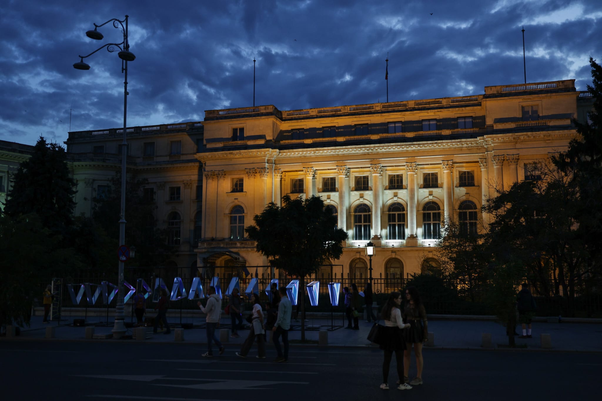 A început Spotlight în București: Spectacole de video mapping pe clădiri celebre, până duminică I VIDEO