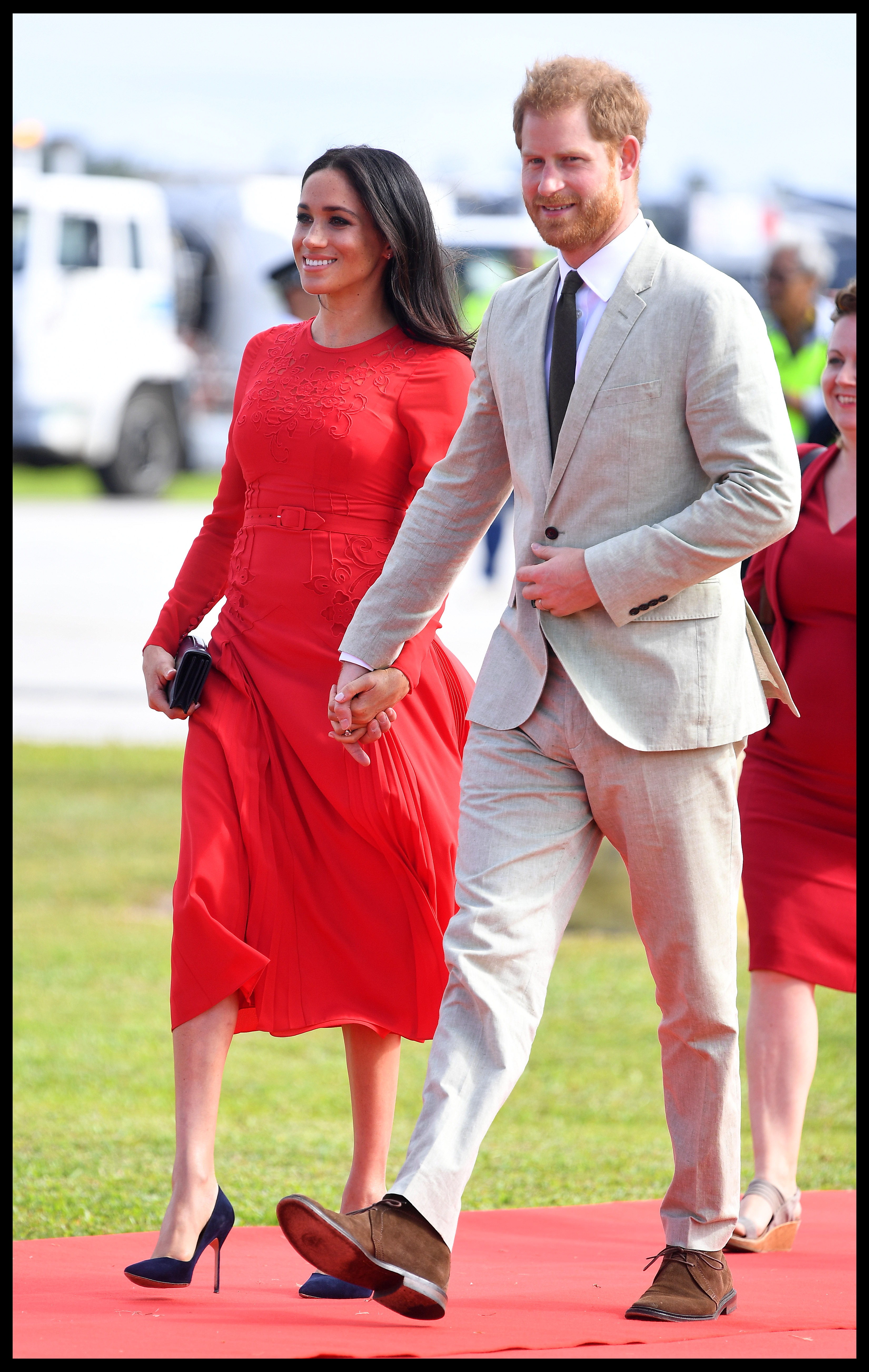 FOTO | Meghan Markle, prima gafă vestimentară de când a devenit ducesă. Ce a pățit soția prințului Harry în văzul tuturor