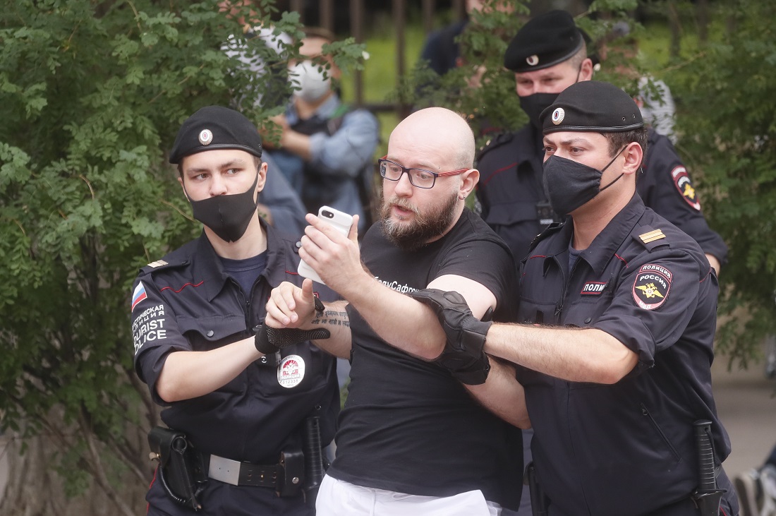 Mai mulți jurnaliști ruși au fost arestați, după ce au participat la o manifestaţie de susţinere a unui fost coleg