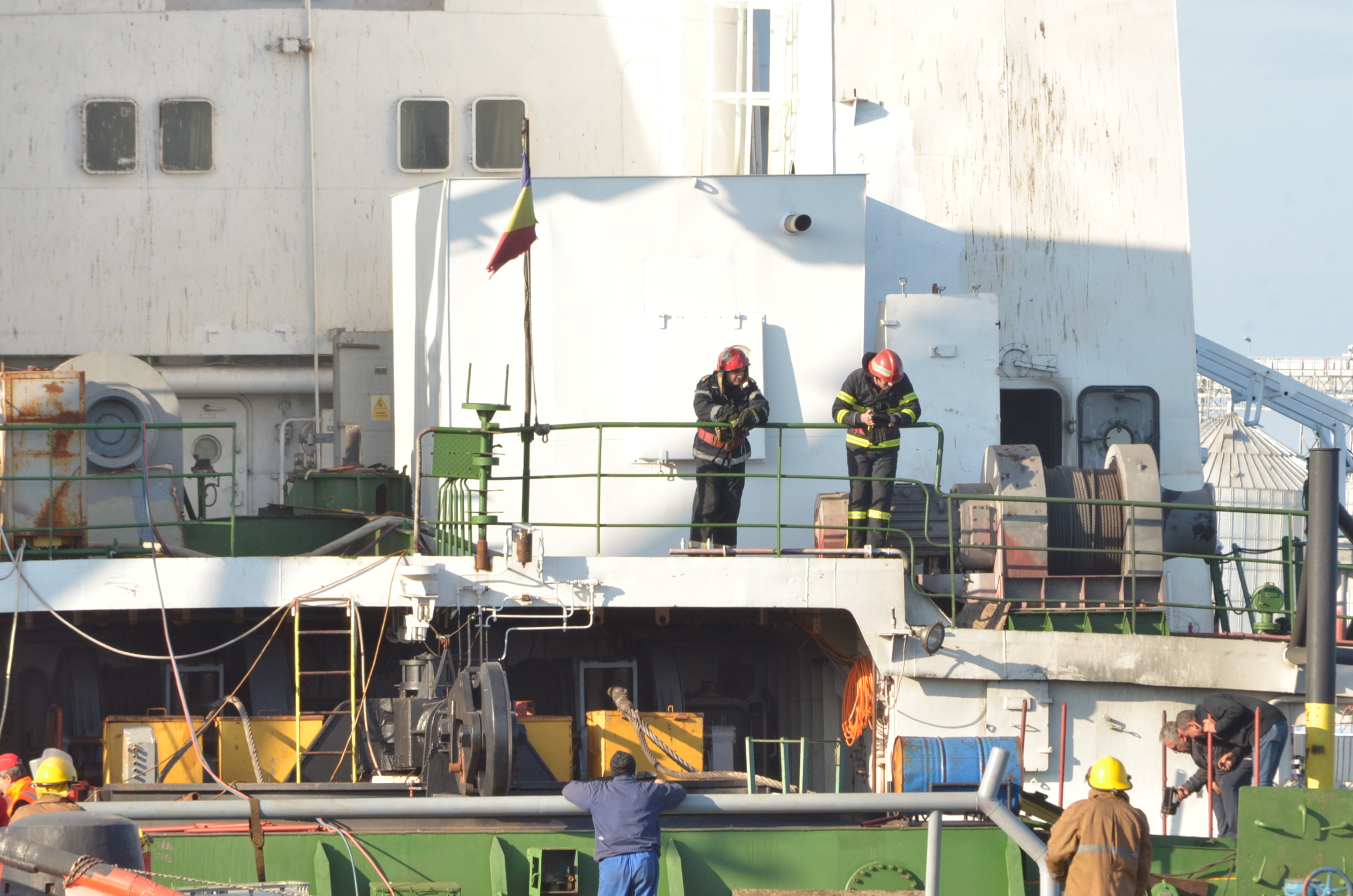 VIDEO&FOTO/ Incendiul de pe nava Hercules din Portul Constanța a fost lichidat