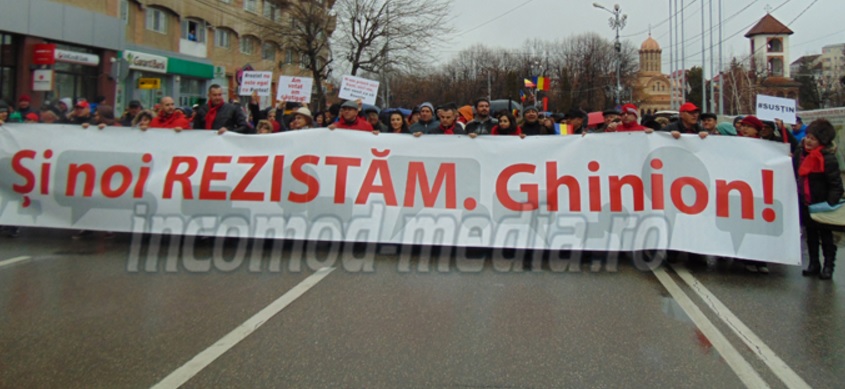 UPDATE / Miting PSD la Târgoviște. 10.000 de oameni au participat la o manifestație de susținere a Guvernului Grindeanu GALERIE FOTO