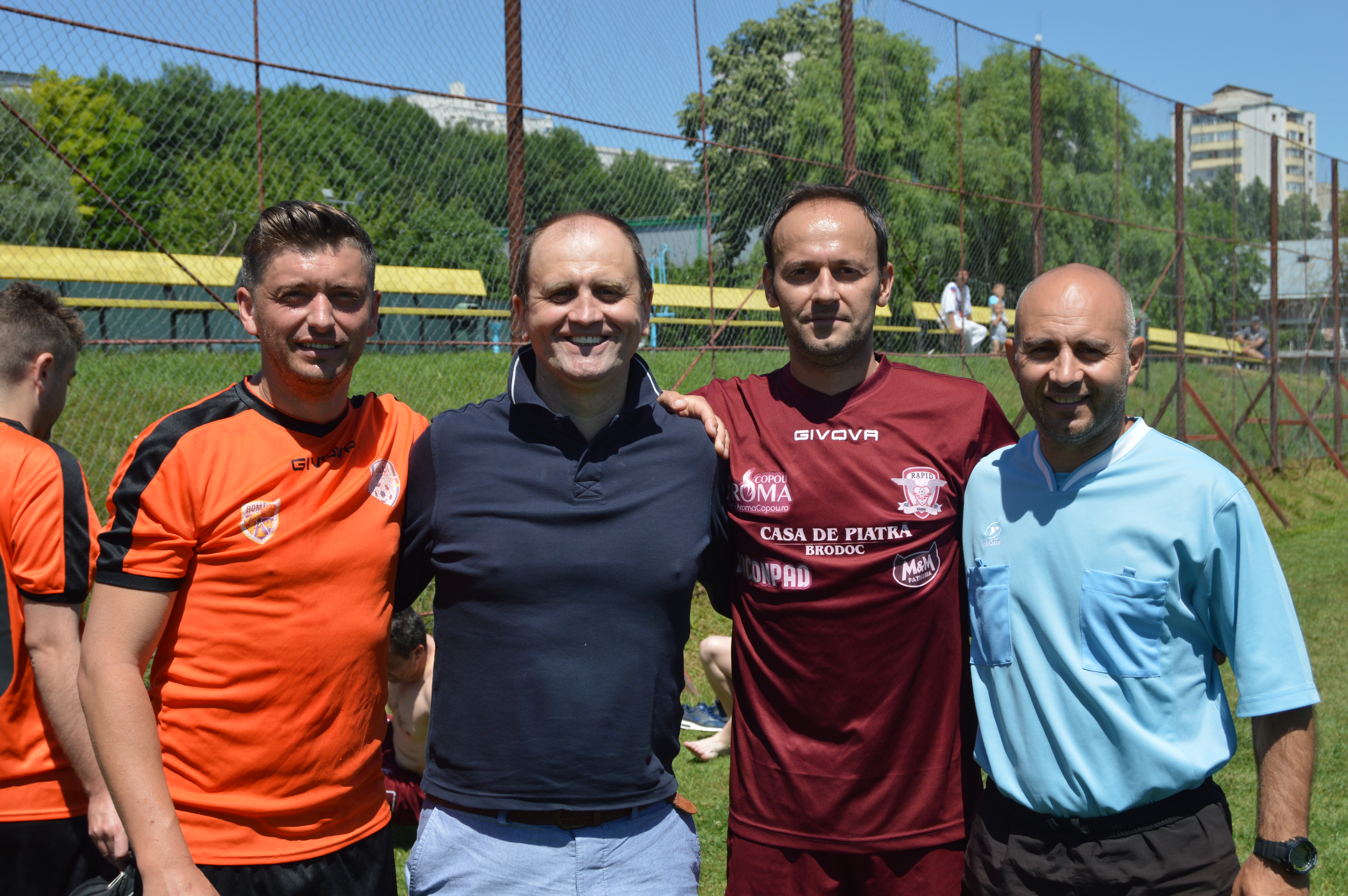 FOTO/ Ultimul film al lui Corneliu Porumboiu, ”Fotbal infinit”, transpus în teren pe un stadion din Vaslui