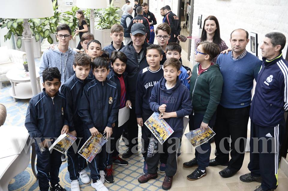 Steliștii, vizitați de copiii de la Școala Socială de Fotbal. Apoi TRX! ^De mâine, stagiu în Turcia. Bourceanu n-a plecat!/ FOTO&VIDEO