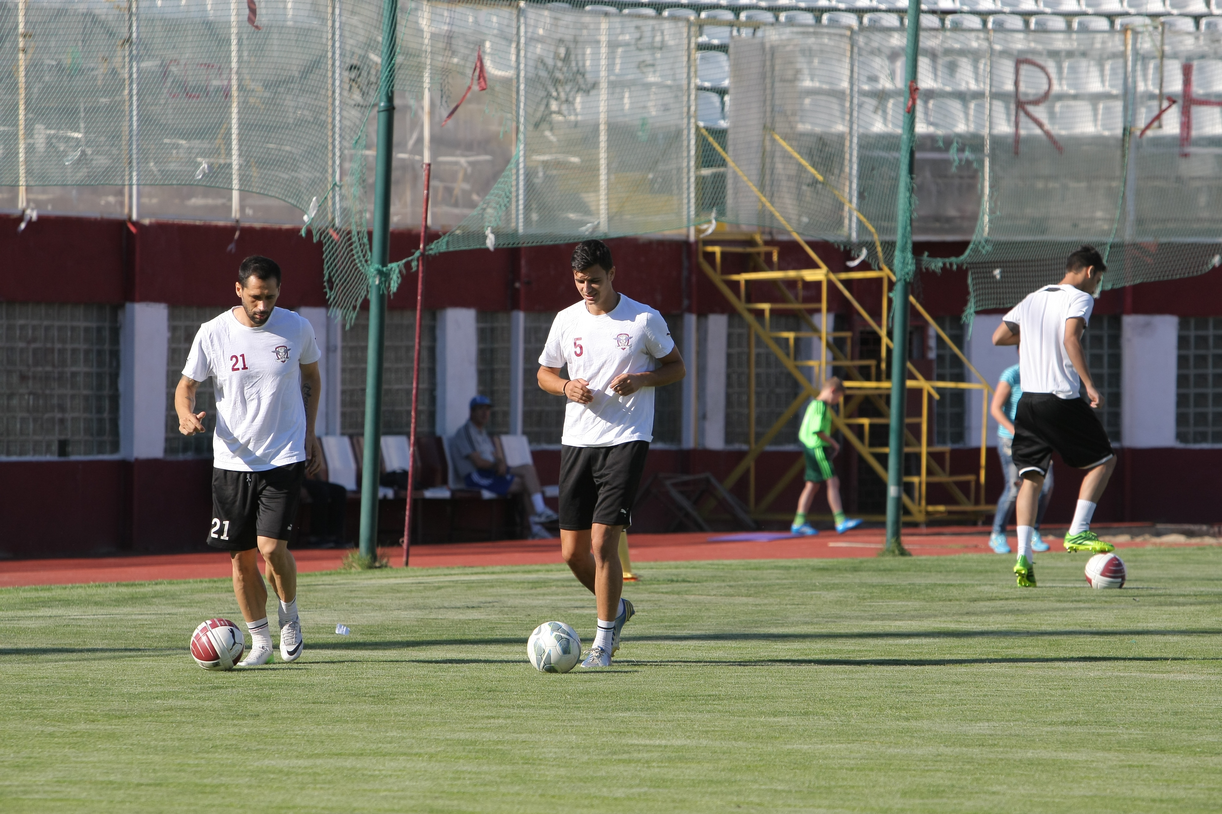 FOTO/ S-au reunit giuleștenii: portarul Mircea Bornescu a revenit la Rapid!
