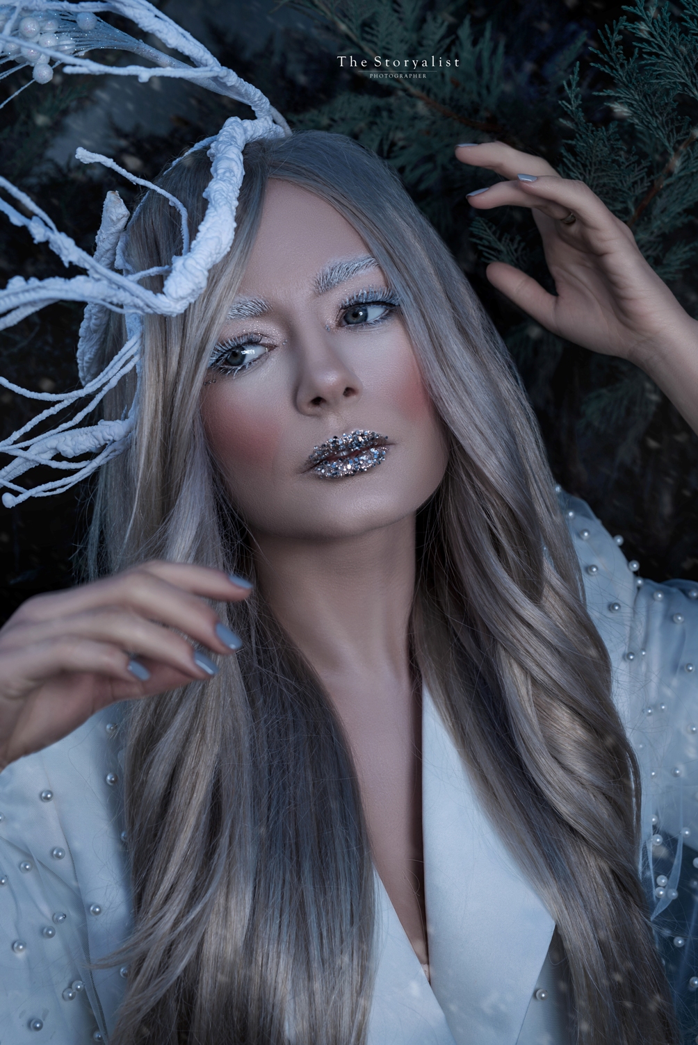 Laura Cosoi a fost transformată în Crăiasa Zăpezii de hairstylist-ul Adrian Perjovschi