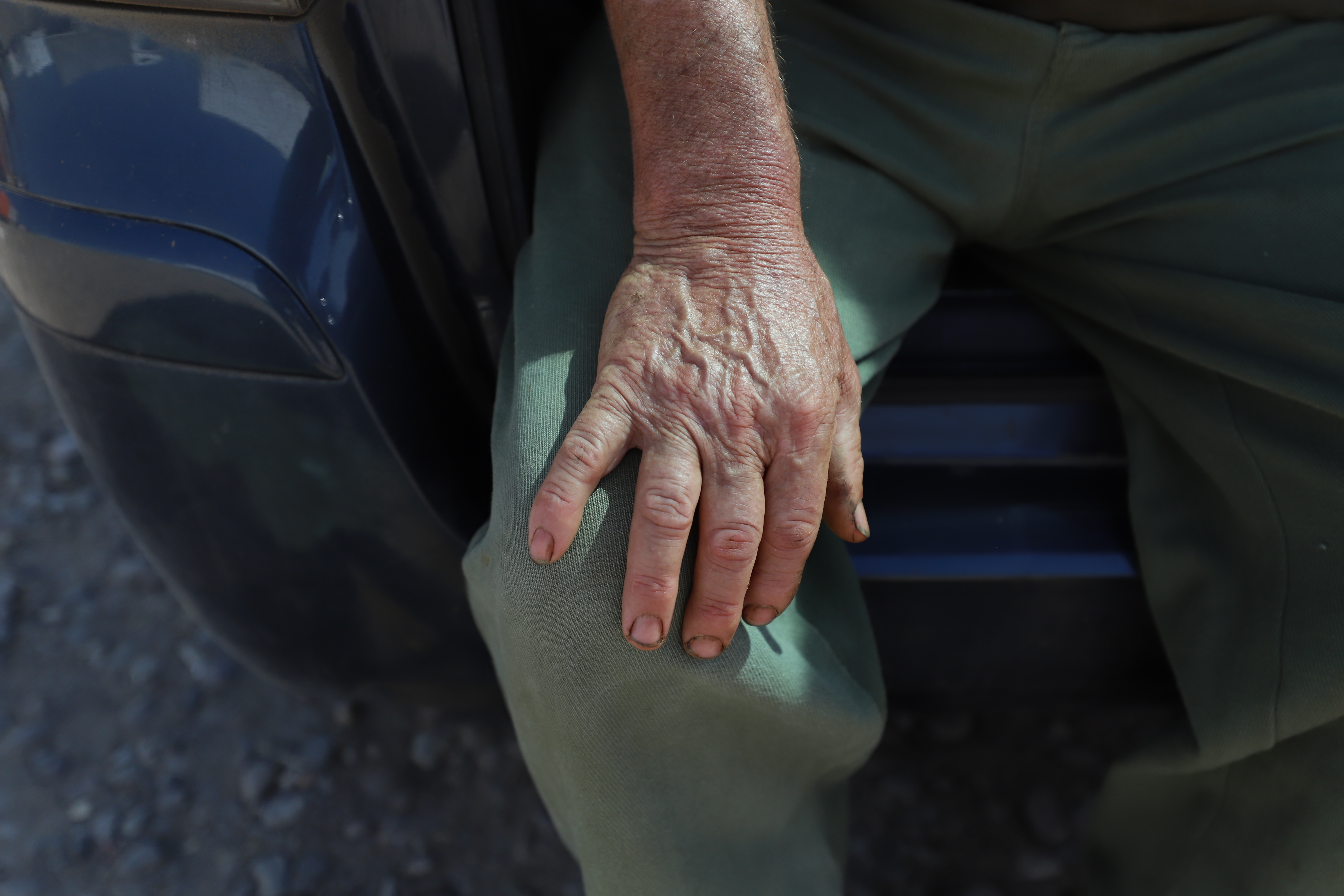 REPORTAJ. Furie în piața de legume din Glodeanu Sărat, Buzău. Lăsați la mâna samsarilor, producătorii locali își anunță abandonul: „Să pună Guvernul roșii!” 