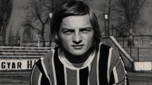 Kórházba ment látogatni a barátait, előttük esett össze és halt meg a magyar válogatott futballista