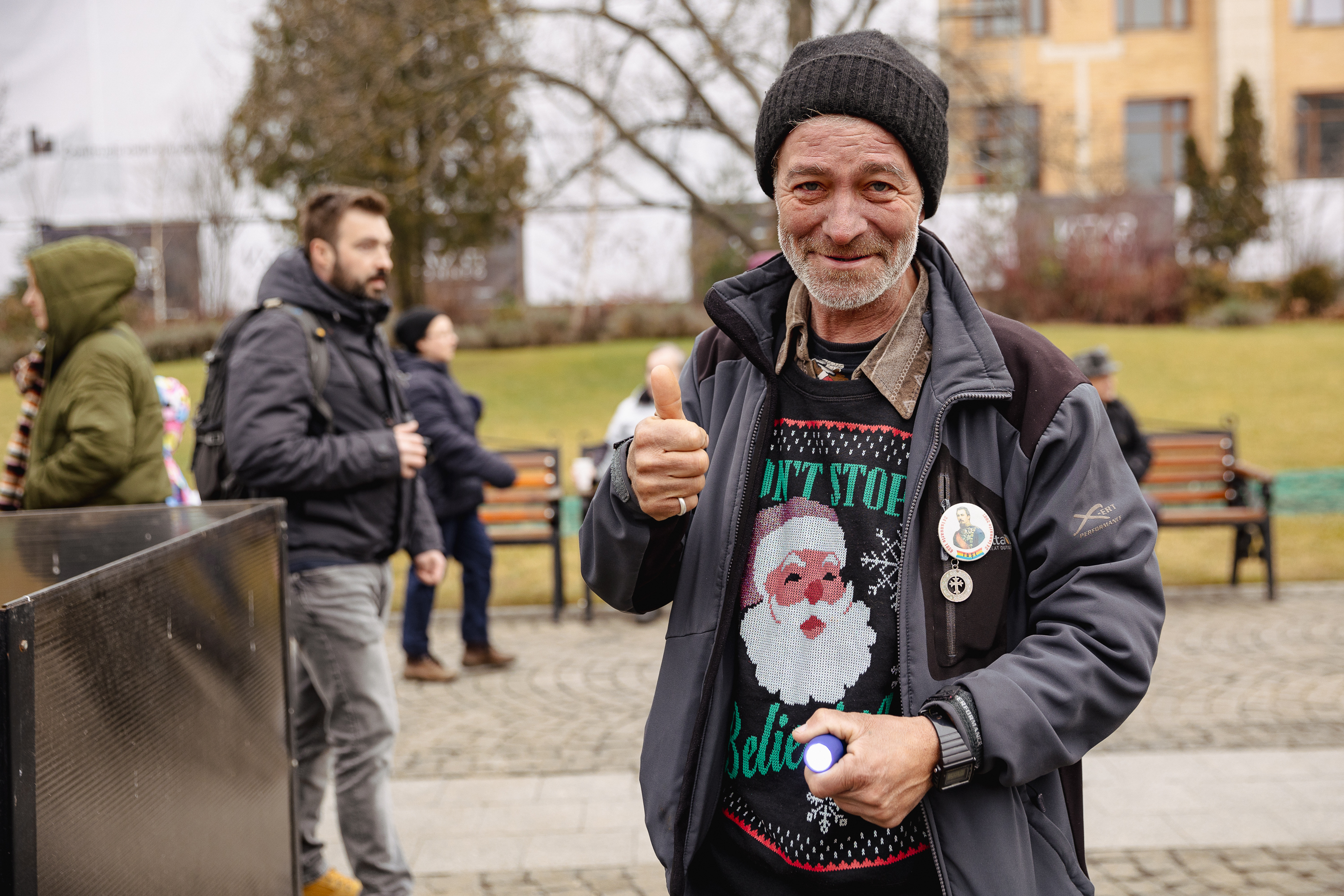 Ziua Unirii în imagini la Iași: câteva mii de oameni s-au bucurat de „sârba moldovenilor” și au fluierat puținii politicieni prezenți | Fotoreportaj