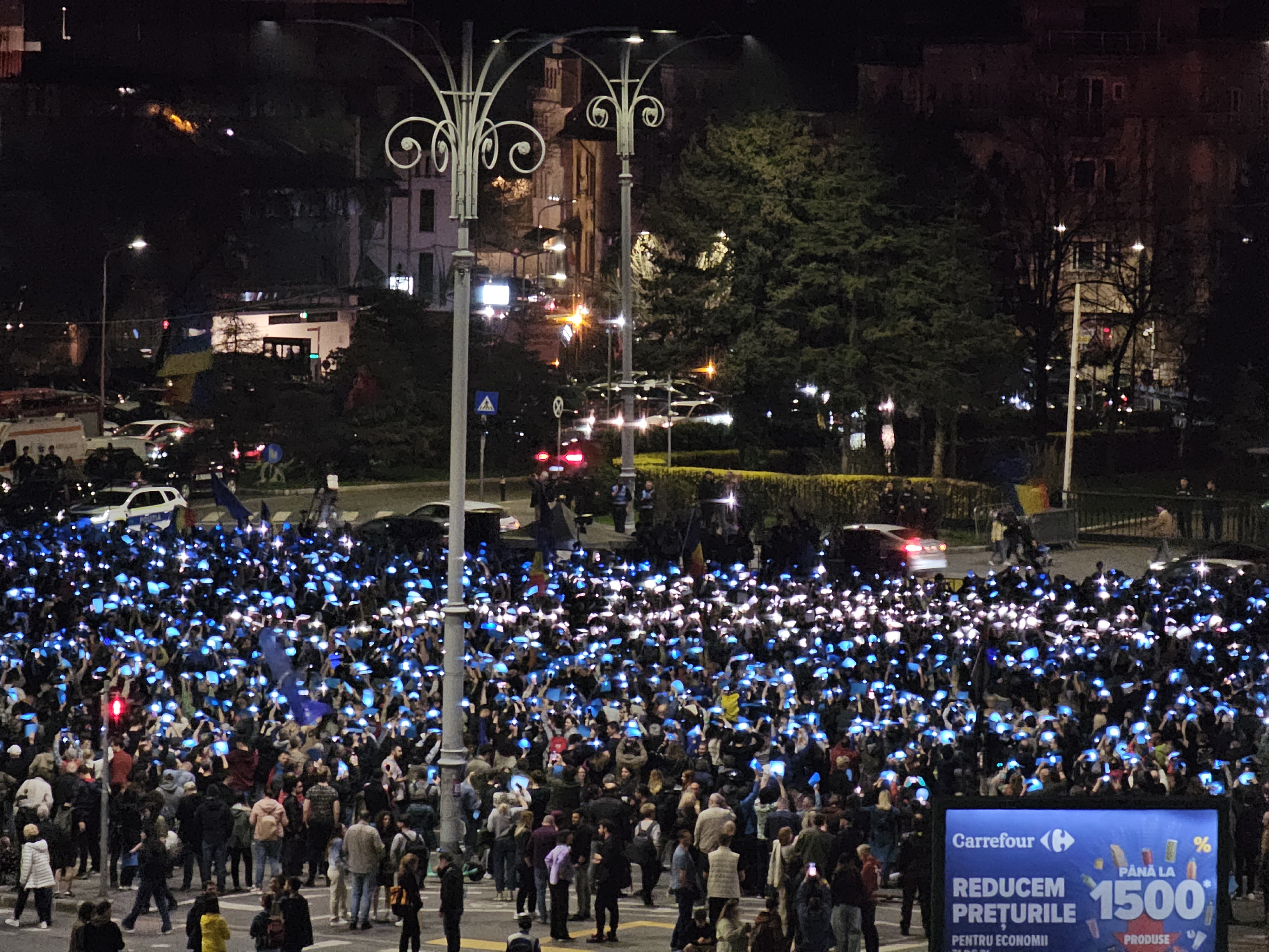 Miting EuRo Manifest în Piaţa Victoriei pentru susținerea apartenenţei la UE. Fanii lui Călin Georgescu, identificați de jandarmi