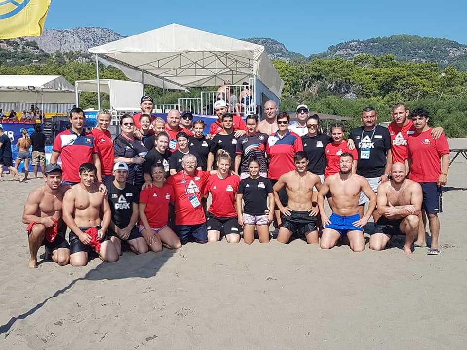 Avem cele mai tari fete la luptele pe plajă! Sport olimpic din 2020. Rezultatele de la Mondiale | FOTO