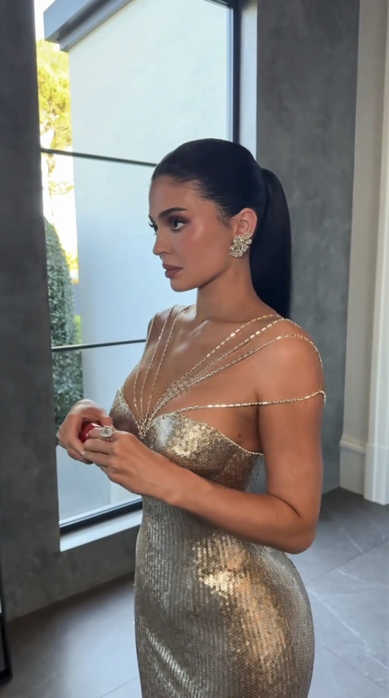 Apariția lui Kylie Jenner cu diamante de peste 100 de carate la Globurile de Aur 2026. E supranumită „zeița de aur” a lui Timothée Chalamet