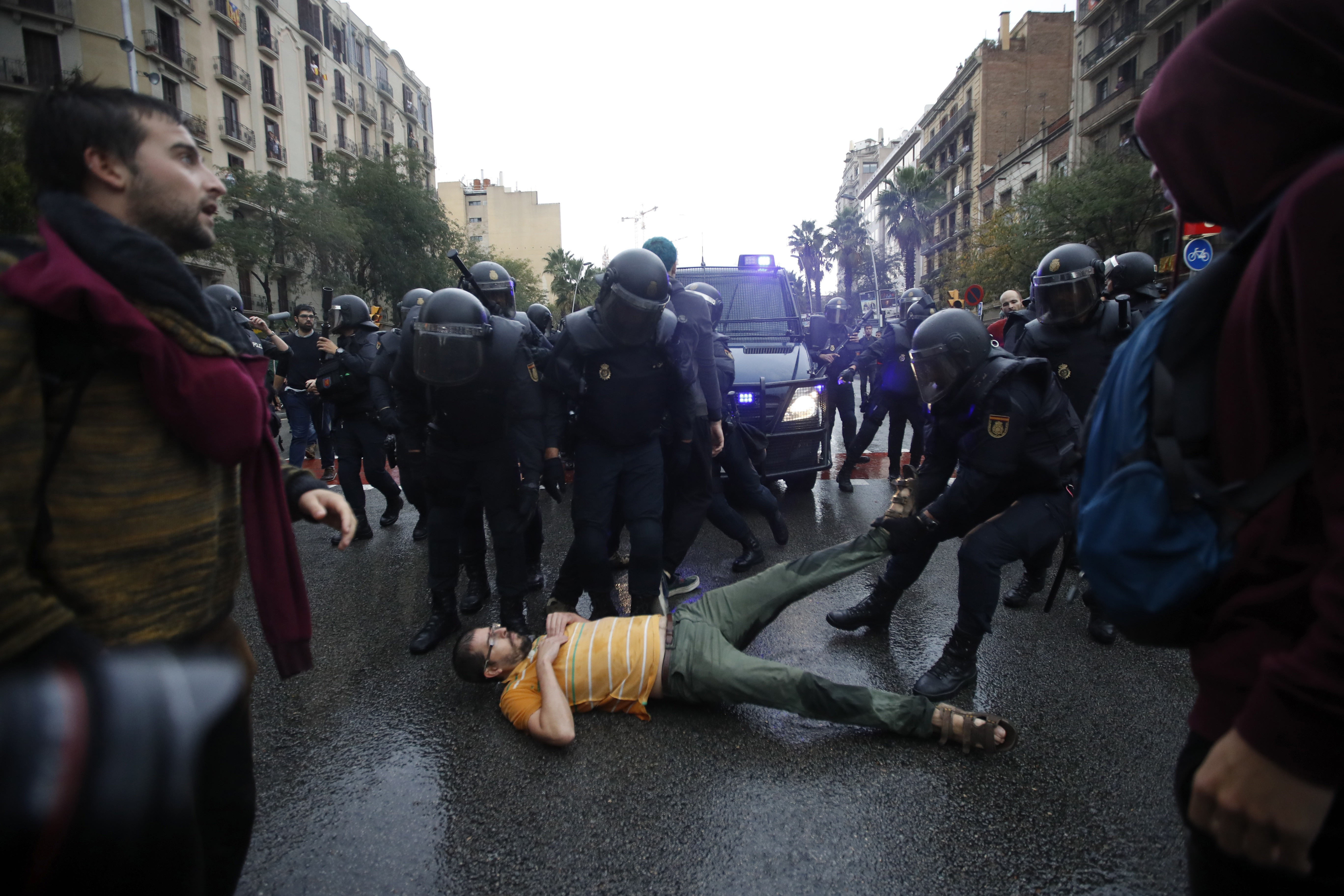 VIDEO | Referendumul pentru independența Cataloniei s-a încheiat.Bilanț: peste 840 de răniți