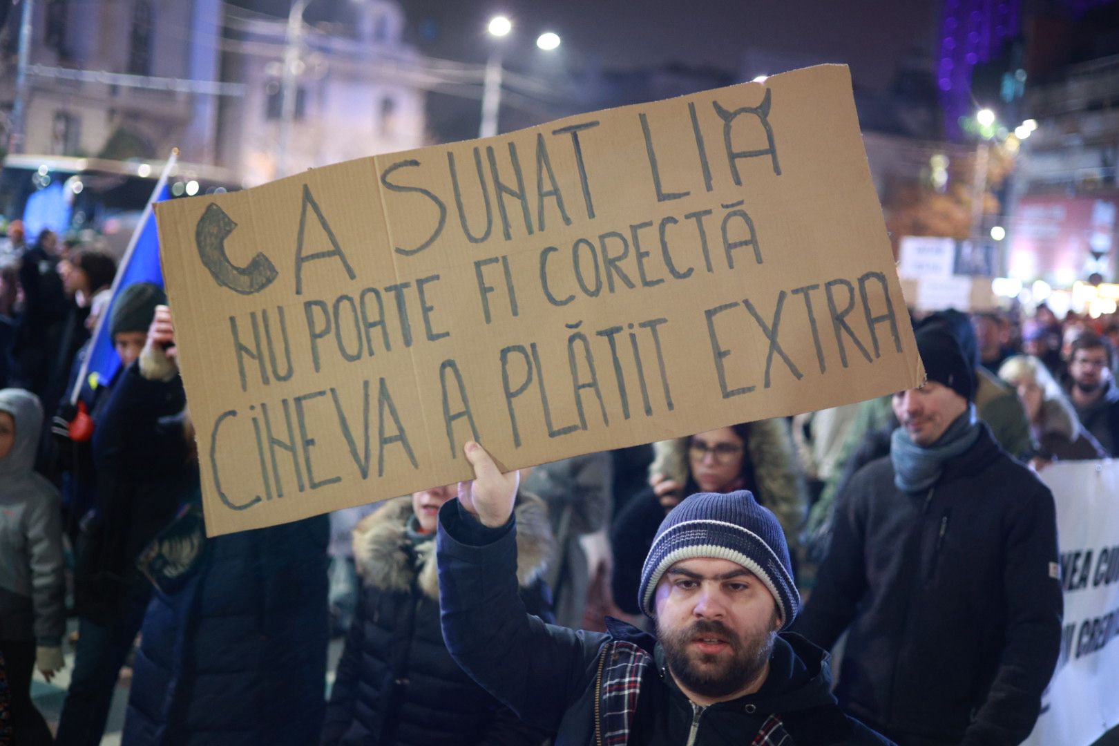 Marș pentru justiție în București: „Ați îngropat dosare / vă vrem la închisoare”/ Băsescu: MCV-ul ar putea fi reactivat