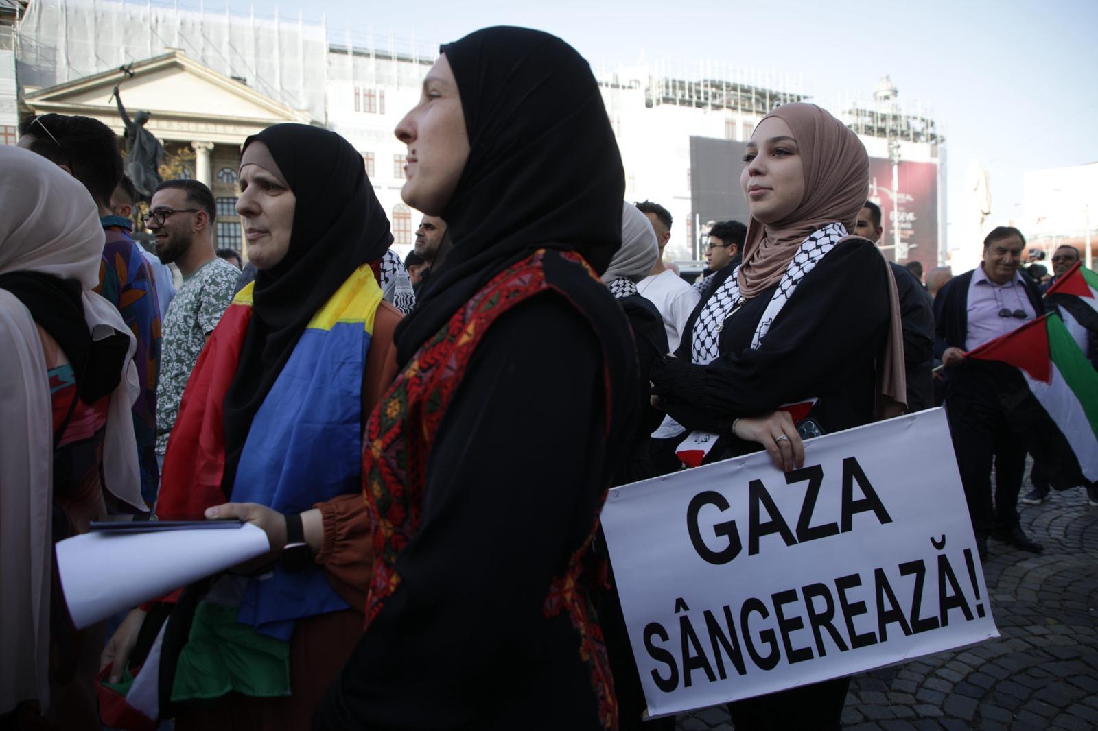 „Suntem aici pentru civili, nu pentru Hamas!” Protest pro Palestina în București. Astfel de manifestații au fost interzise în alte țări din Europa