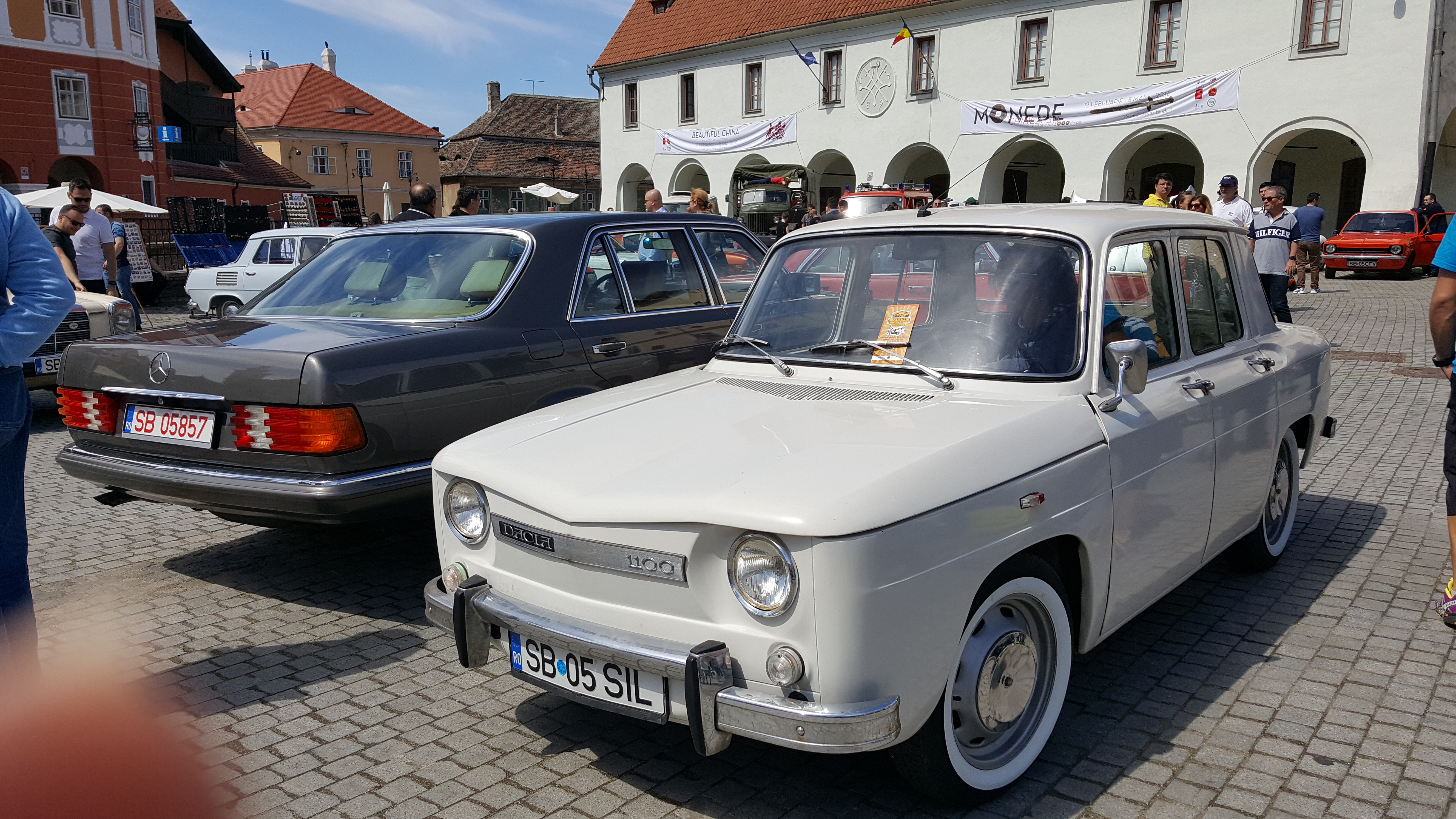 "Retro Parada Primăverii" organizată în zeci de oraşe din ţară! GALERIE FOTO
