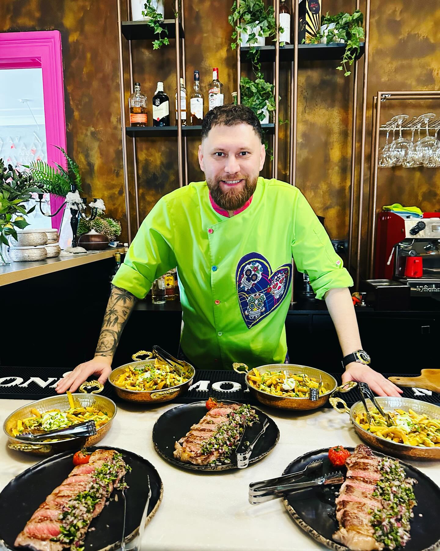 Cine este bucătarul echipei naționale de fotbal a României. Andrei Voica a câștigat MasterChef România în 2015 și este total schimbat