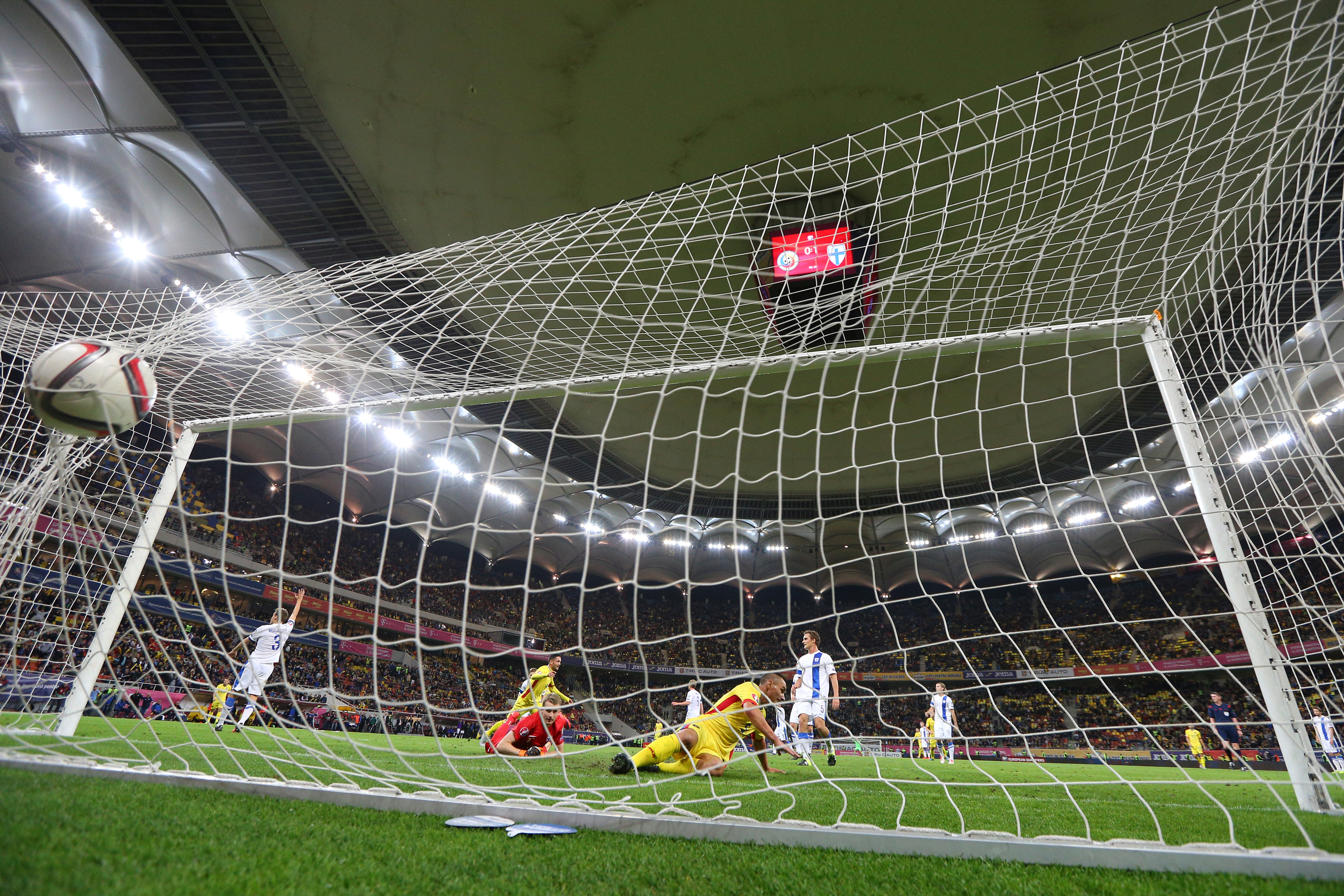 PRELIMINARIILE EURO 2016 / Declarații după România - Finlanda 1-1.^Anghel Iordănescu: ”Era nedrept să nu câștigăm. Îmi cer scuze fanilor! Reacția lor, de a ne huidui, a fost una firească”! GALERIE FOTO