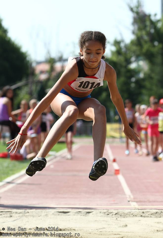 Fiica un regretat portar din Liga I, multiplă campioană națională la atletism! ”Tati aleargă cu mine!”. Vrea să-și depășească antrenoarea, aur olimpic la LA! | FOTO și VIDEO