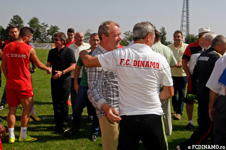Dinamoviștii au fost vizitați în cantonament de fostele glorii / GALERIE FOTO
