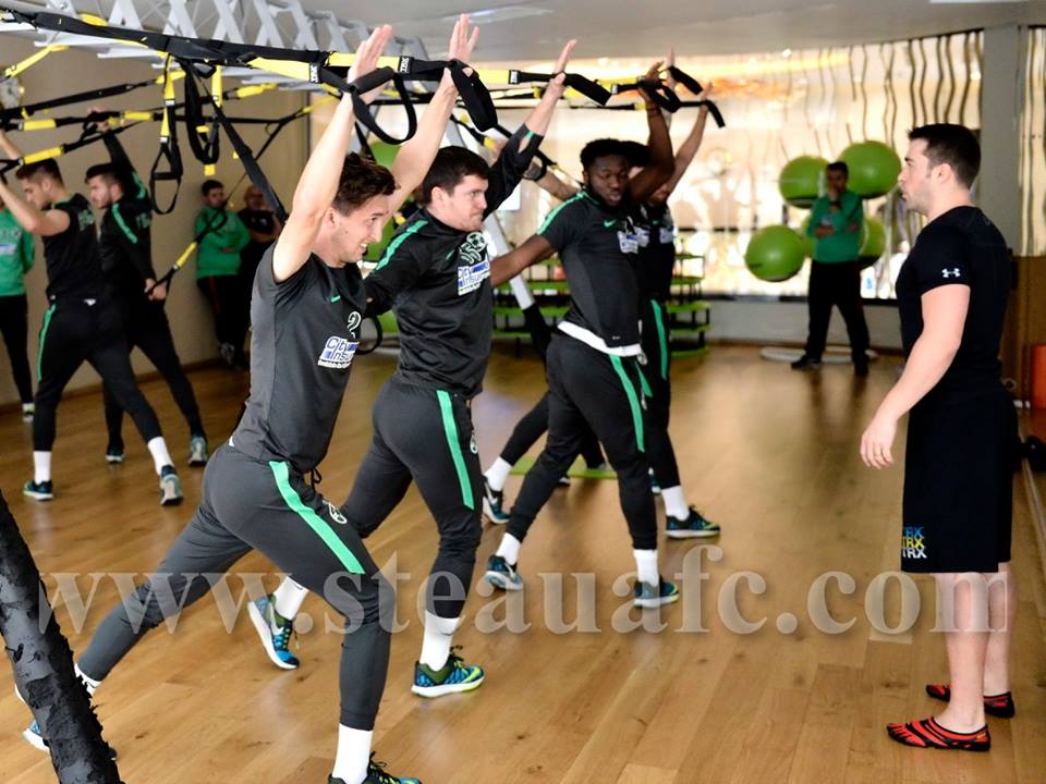 Steliștii, vizitați de copiii de la Școala Socială de Fotbal. Apoi TRX! ^De mâine, stagiu în Turcia. Bourceanu n-a plecat!/ FOTO&VIDEO