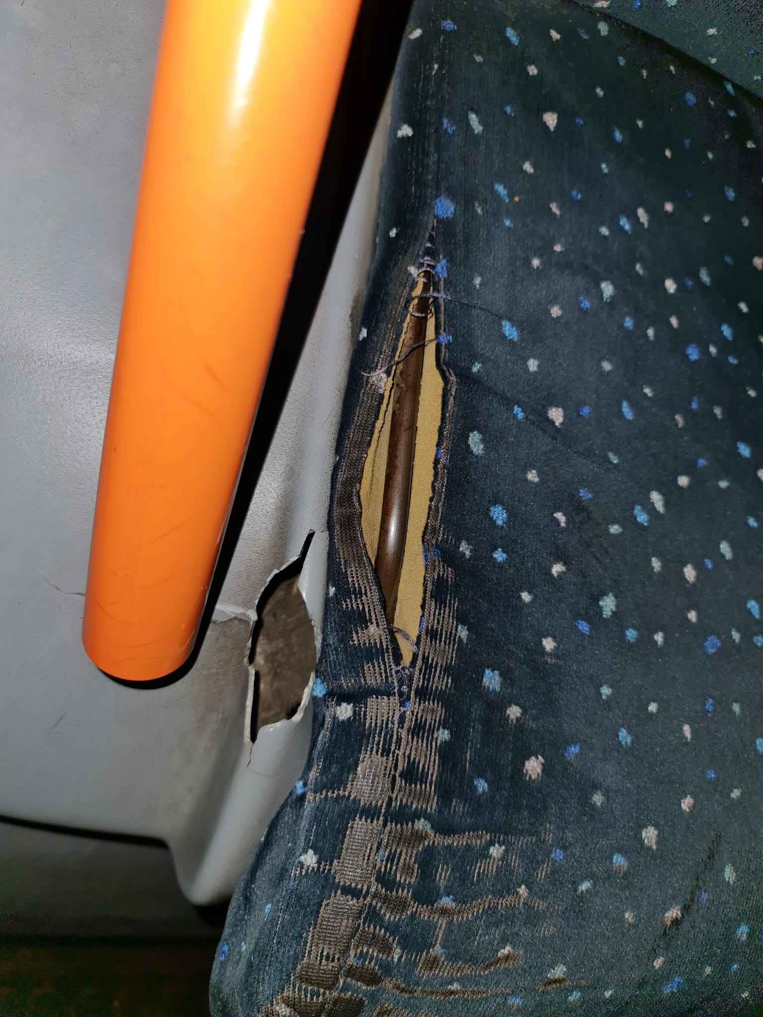 Controale ANPC la mijloacele de transport STB. „Să cureţi 43 de tramvaie cu doar două persoane pare desprins din reclamele la detergenţi”