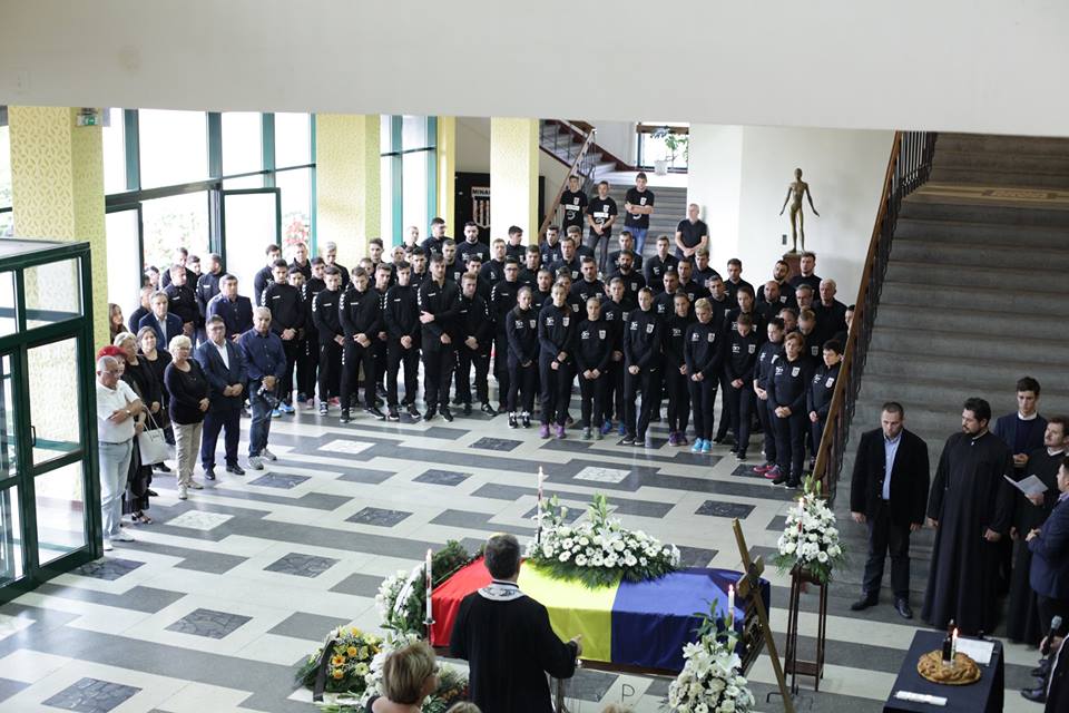 Lascăr Pană a fost înmormântat miercuri, la Baia Mare. Ultimele aplauze pentru legendarul antrenor de la HC Minaur