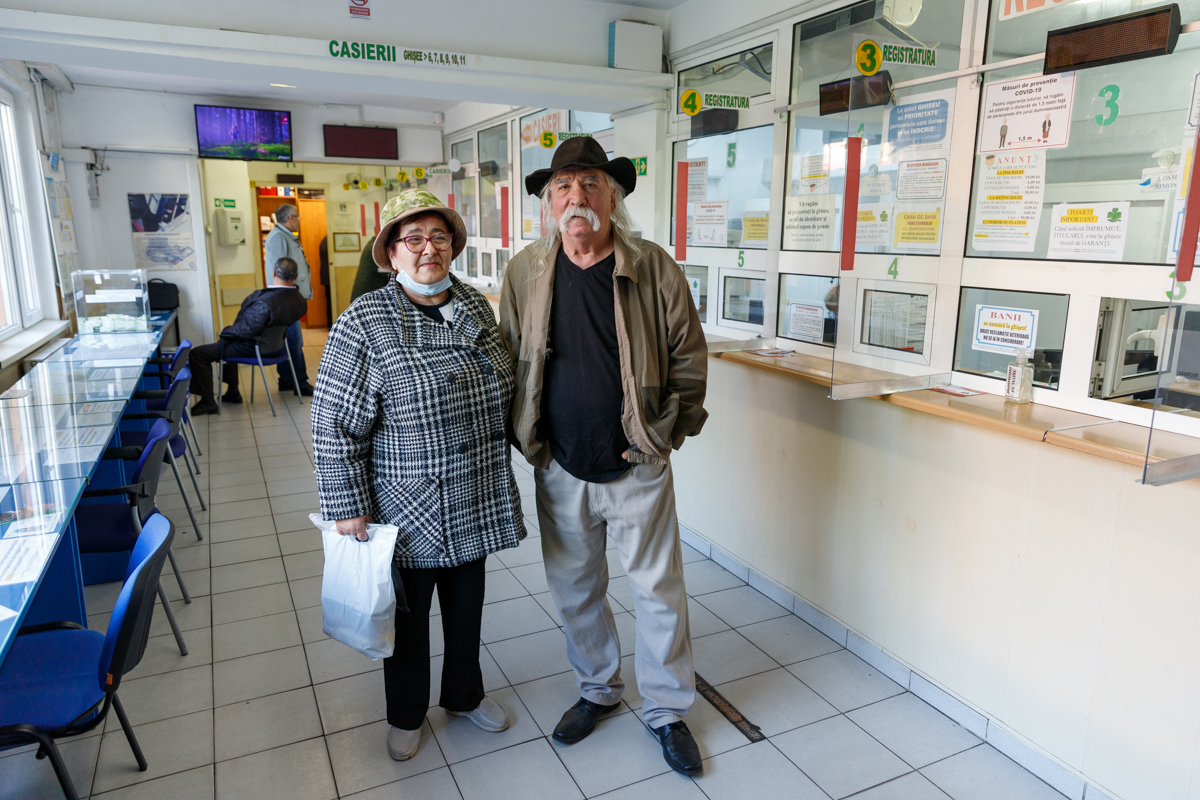 Paște pe datorie. Românii care se împrumută la C.A.R. ca să aibă ce să pună pe masă de Sărbători: „Sarmale nu mai mâncăm, mai reducem din meniu”