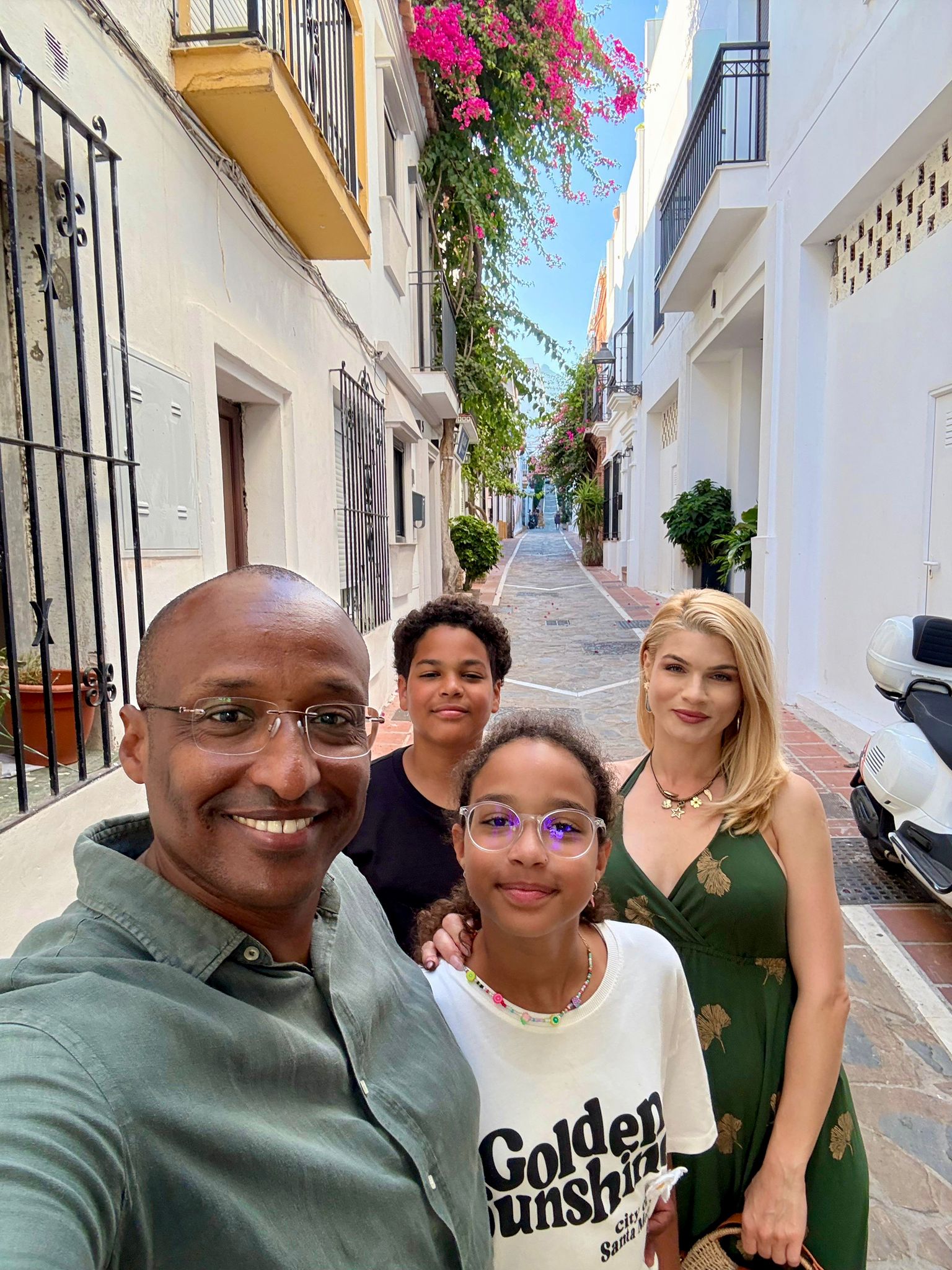 Imagini rare cu familia Ellei Prodan, actrița din „Iubire cu parfum de lavandă”. „Am fost în vacanță și în patru, și în doi”