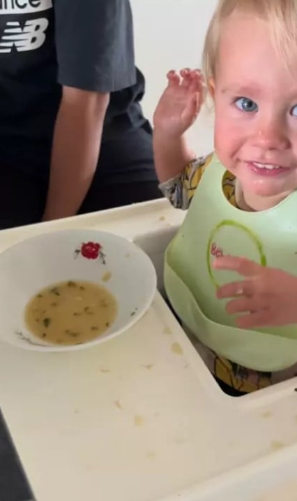 Imagini din casa în care Laurențiu Reghecampf și Corina Caciuc locuiesc alături de cei doi copii, Liam și Landon