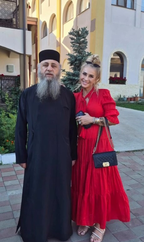 Anamaria Prodan, pelerinaj la mănăstirile din Moldova. Cu cine s-a întâlnit la Mănăstirea Nechit