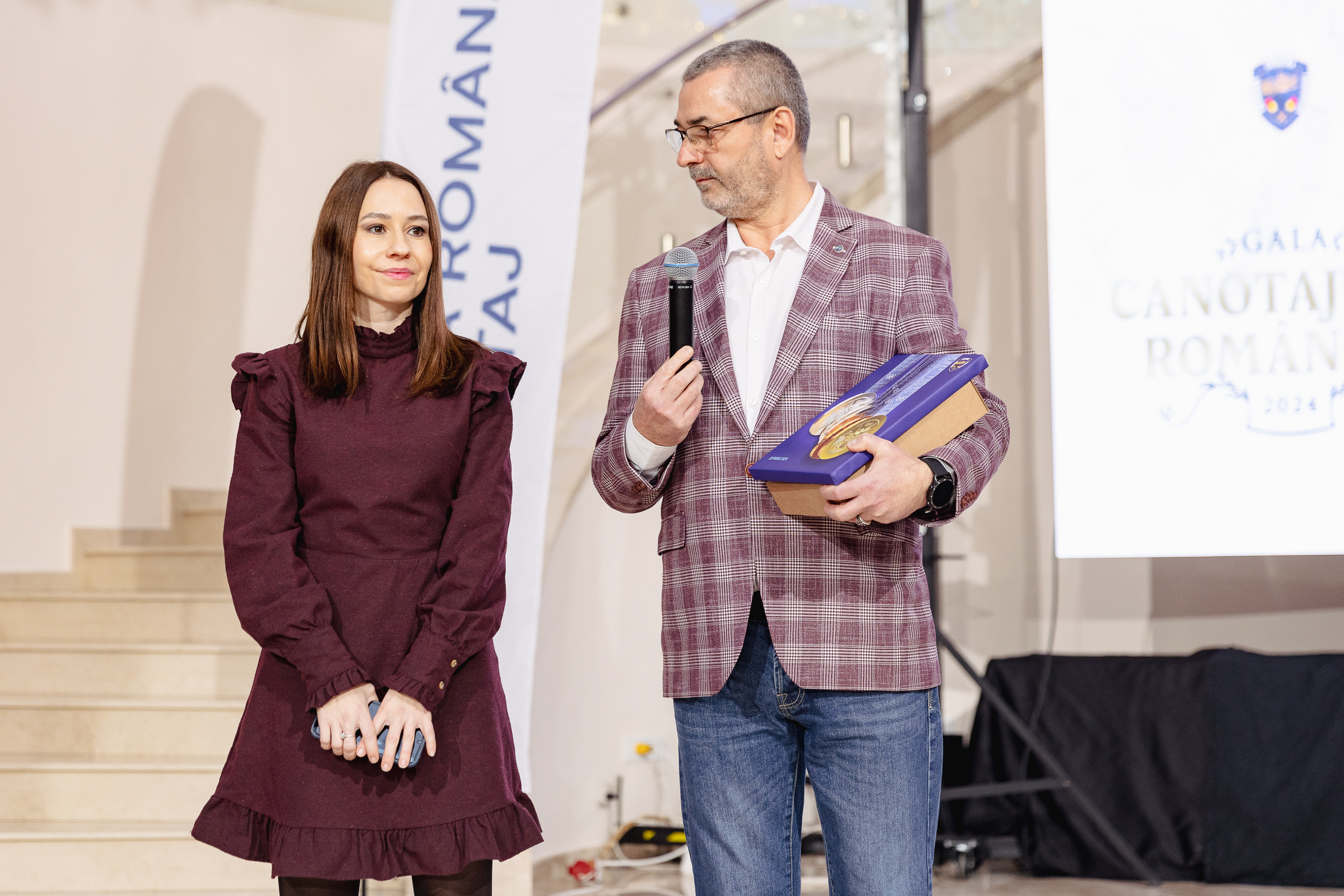 Sportivi de excepție, premiați la Gala Canotajului Românesc. Campionii s-au alăturat campaniei umanitare inițiate de Fundația Ringier pentru a-l ajuta pe Alex, bolnav de cancer, să strângă 250.000 de euro pentru imunoterapie