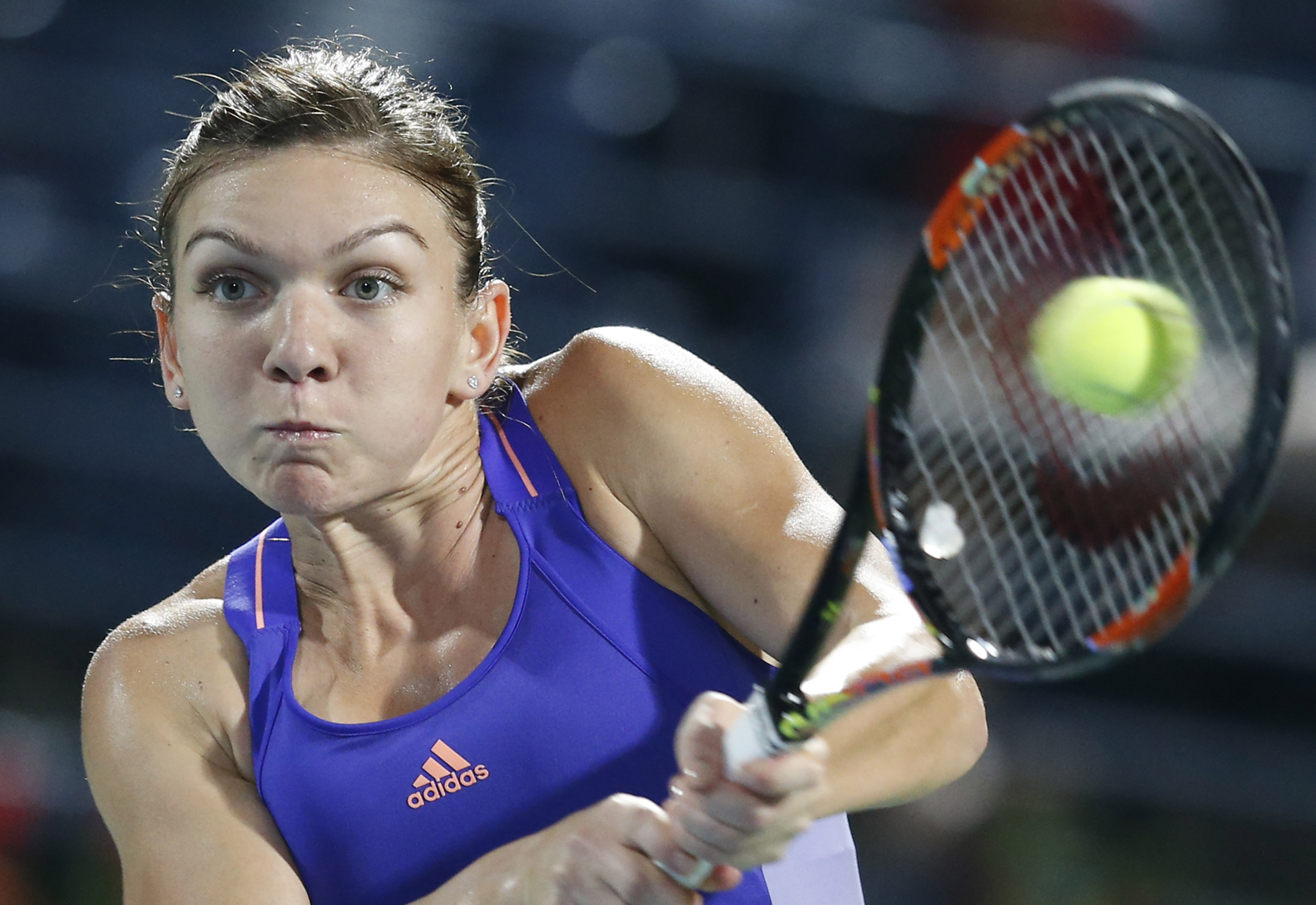 Concentrare, cuvântul de ordine la Dubai! Cum a trăit Simona Halep meciul cu Daniela Hantuchova / GALERIE FOTO