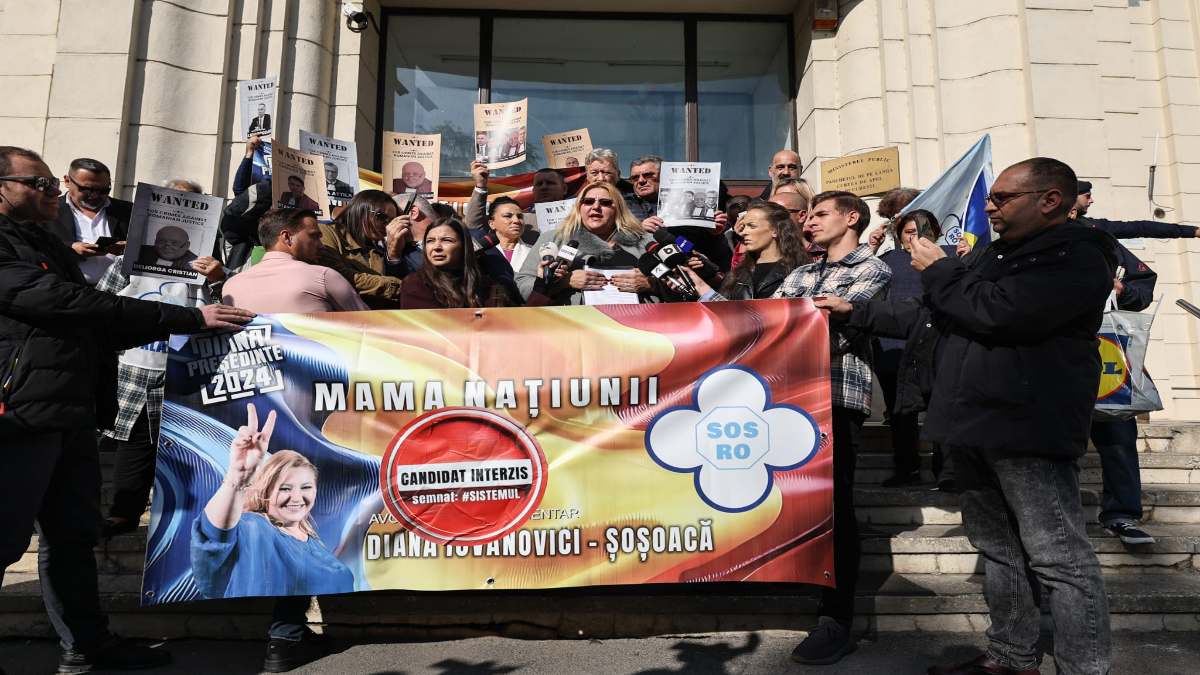 Diana Șoșoacă n-a fost lăsată să intre în Parchetul General, ca să depună plângere împotriva judecătorilor CCR