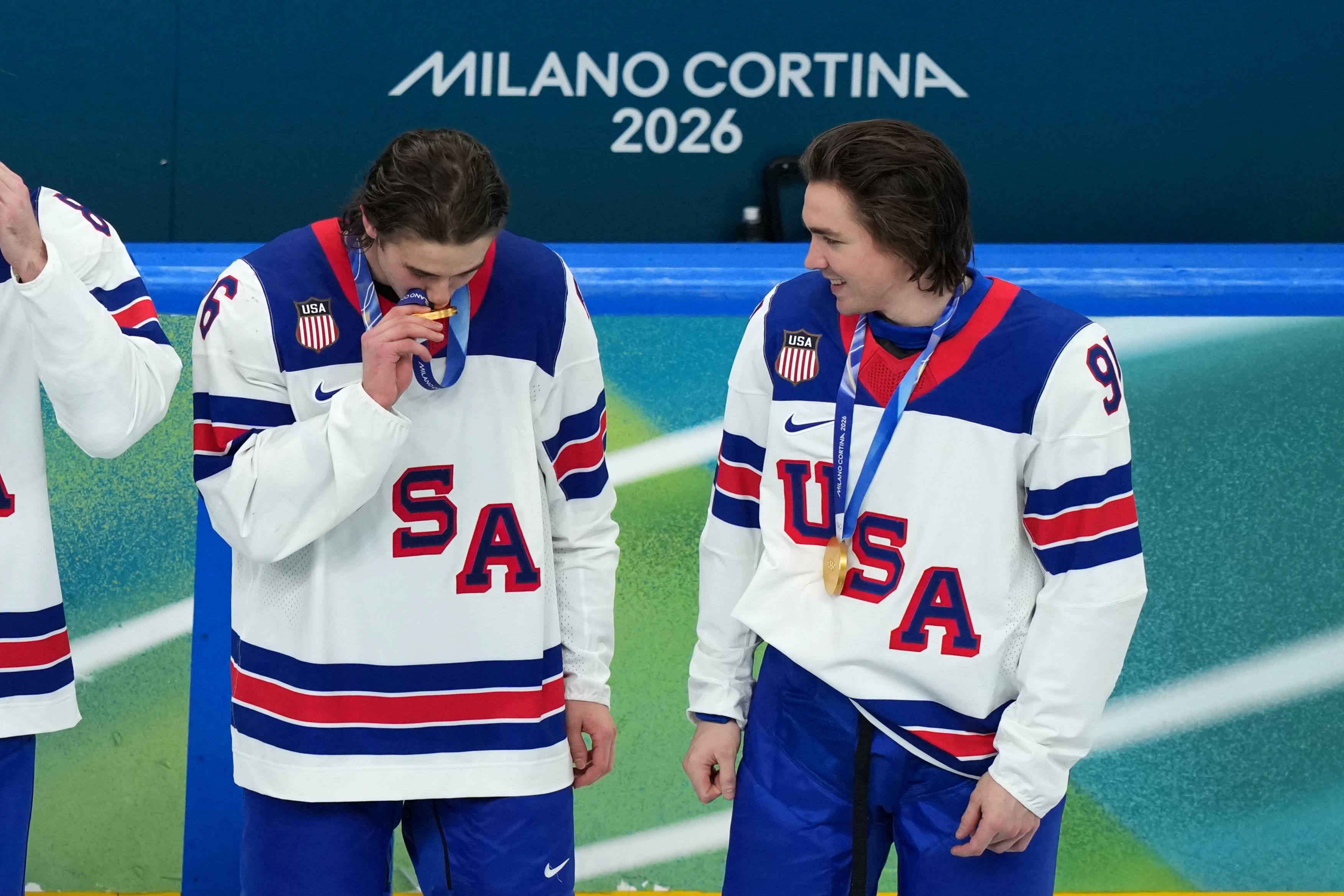 SUA câștigă aurul olimpic după 46 de ani. Jack Hughes a decis finala cu Canada în prelungiri