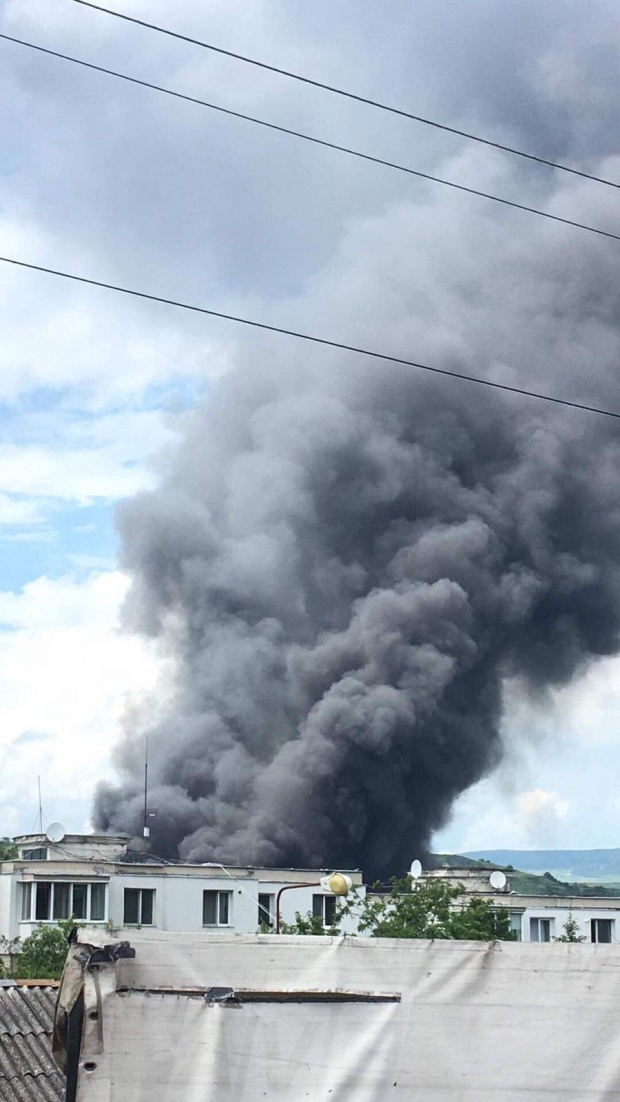 Incendiu la un depozit din Harghita, soldat cu doi răniți. A fost activat sistemul Ro-Alert (FOTO & VIDEO)