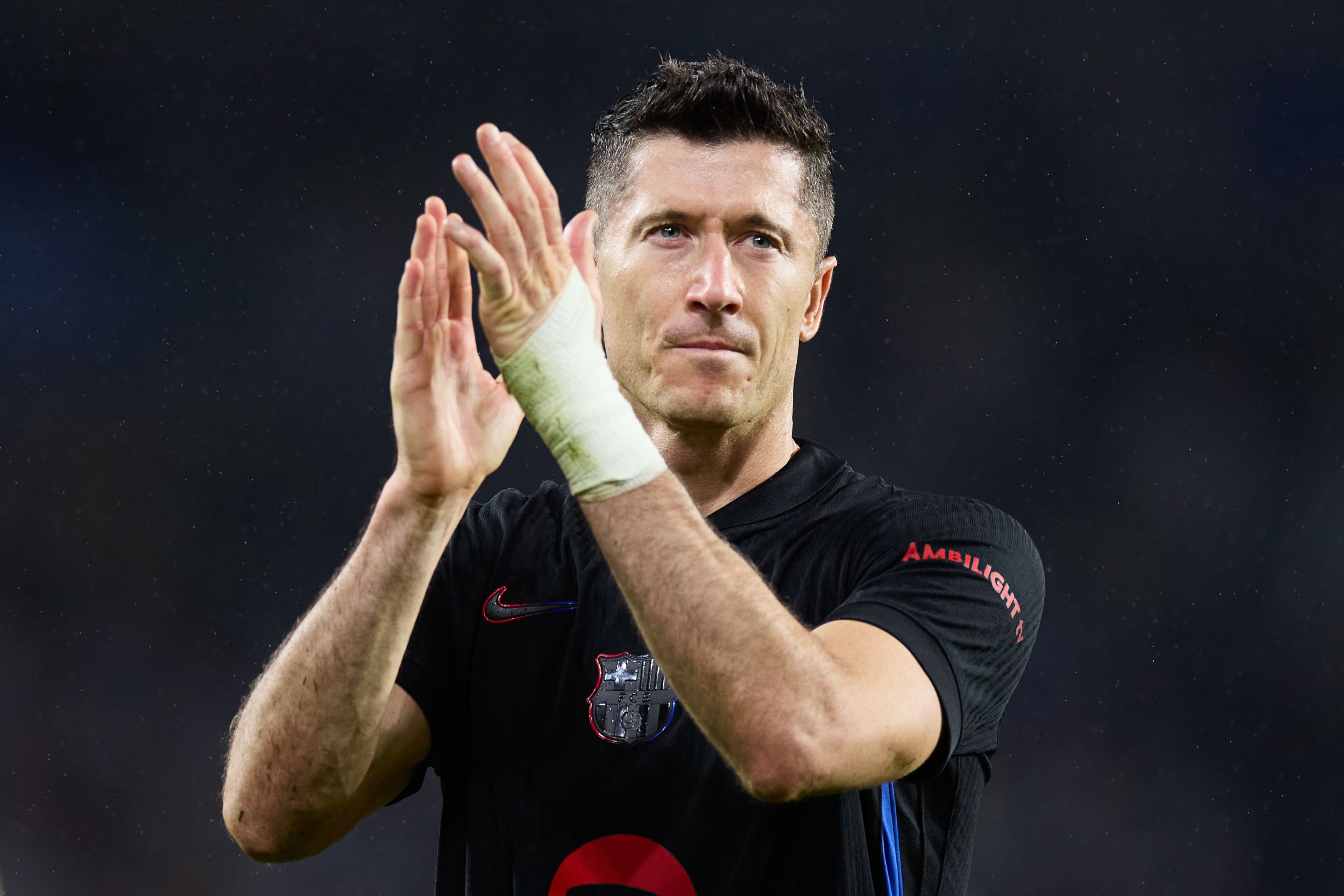 Reacția lui David Beckham când l-a văzut pe Robert Lewandowski la bustul gol. Comentariul lui a primit mii de like-uri