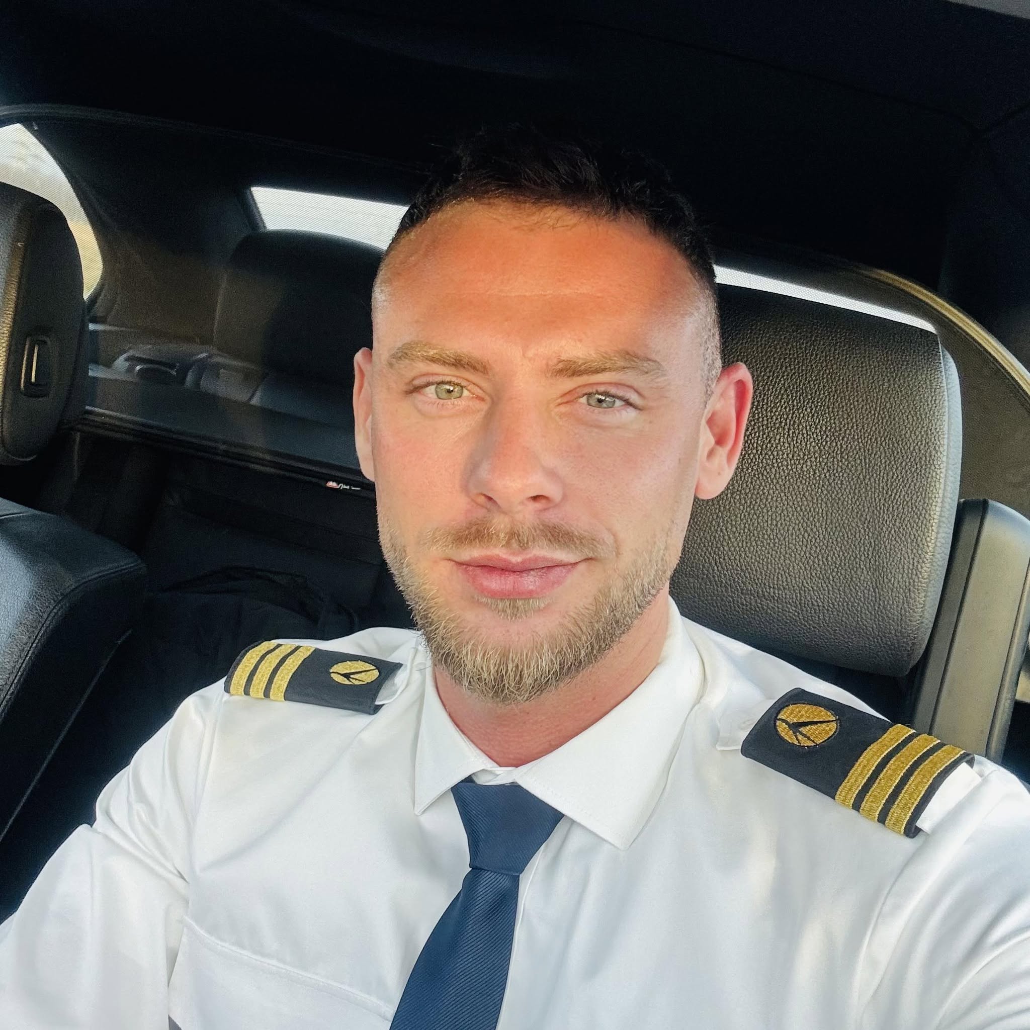 Cine este Eduard Vlădescu, ispită la Insula Iubirii 2026. Are 33 de ani și e pilot