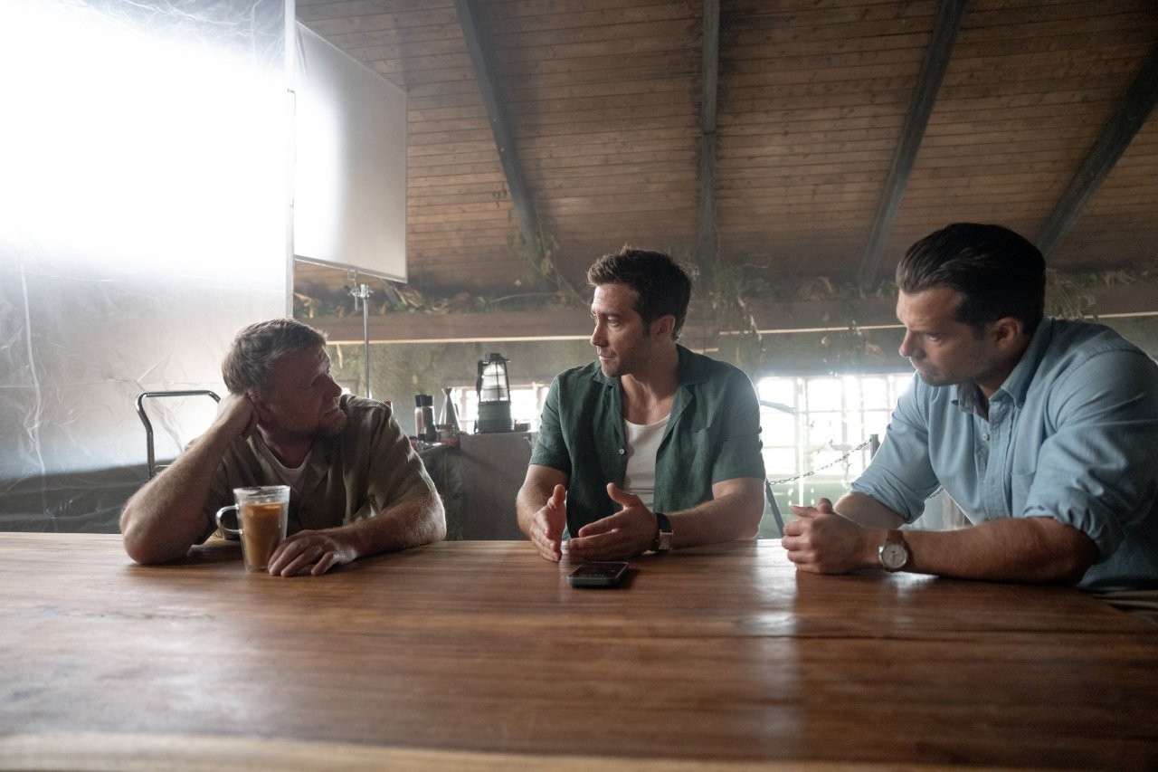 Noul filmul al lui Guy Ritchie vrea să cucerească publicul din România. Henry Cavill și Jake Gyllenhaal sunt în rolurile principale