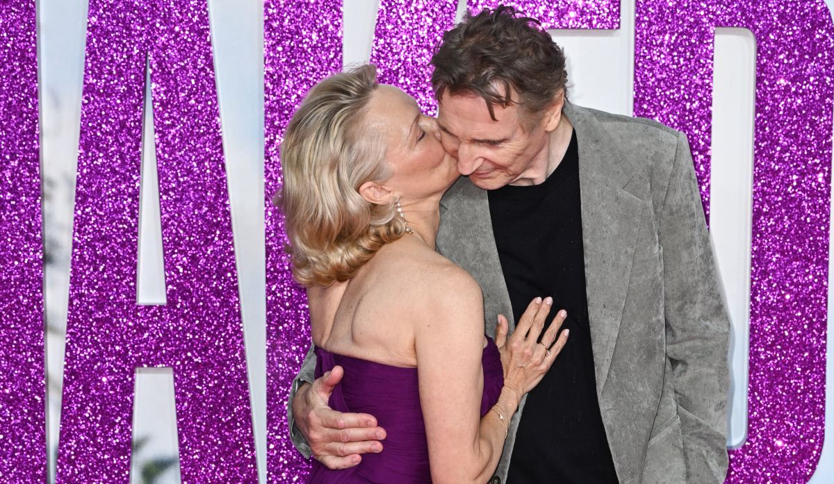 Liam Neeson, dat de gol despre presupusa idilă cu Pamela Anderson. Actorii par să fie la începutul unei povești romantice