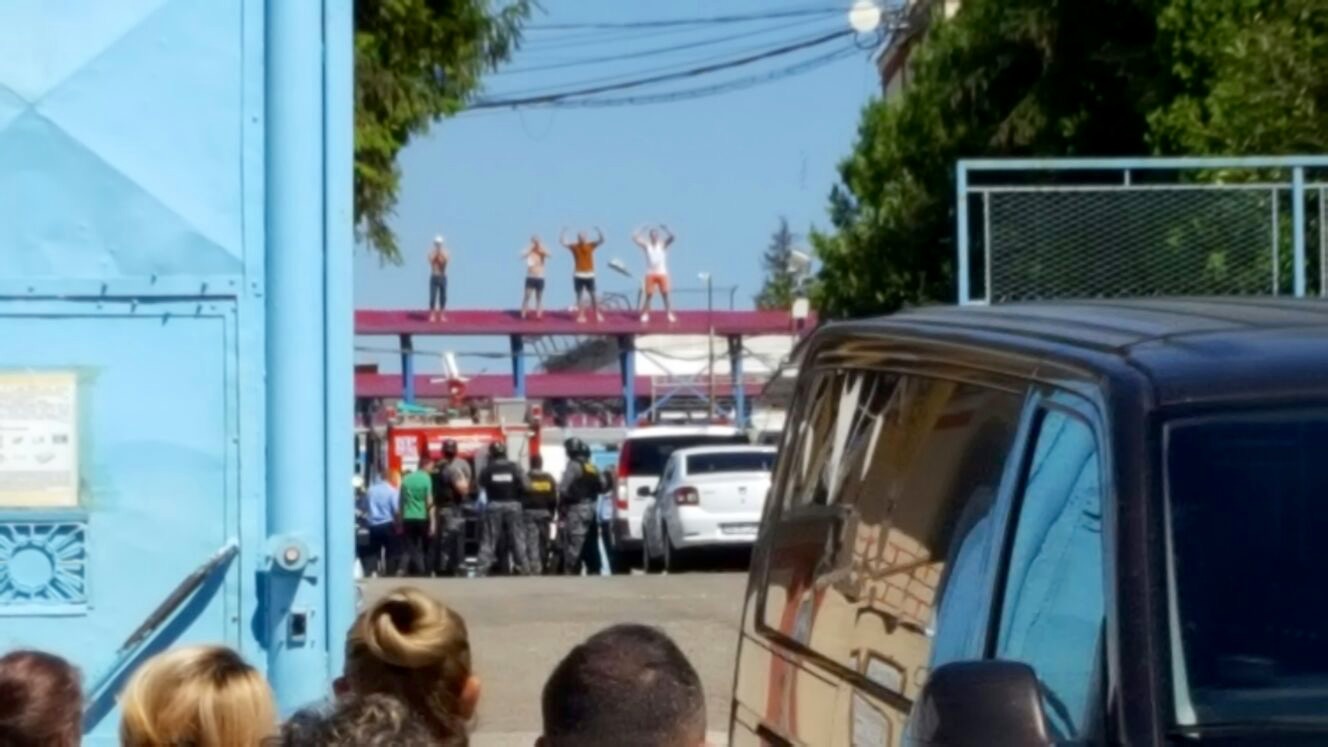 Protest al deținuților la penitenciarul din Iași! Au dat foc la celulă UPDATE | FOTO&VIDEO