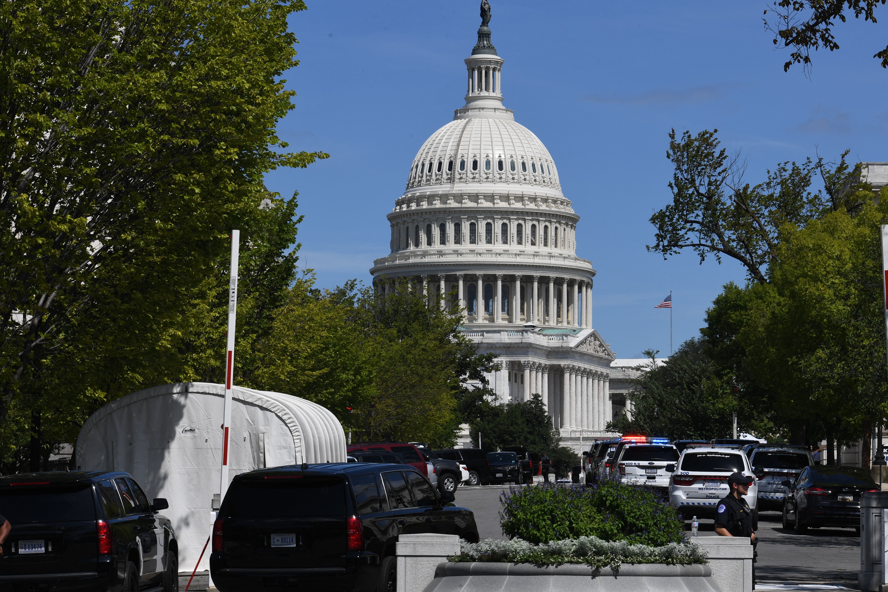 Alertă la Capitoliul din Washington după ce un bărbat a amenințat că va detona o bombă