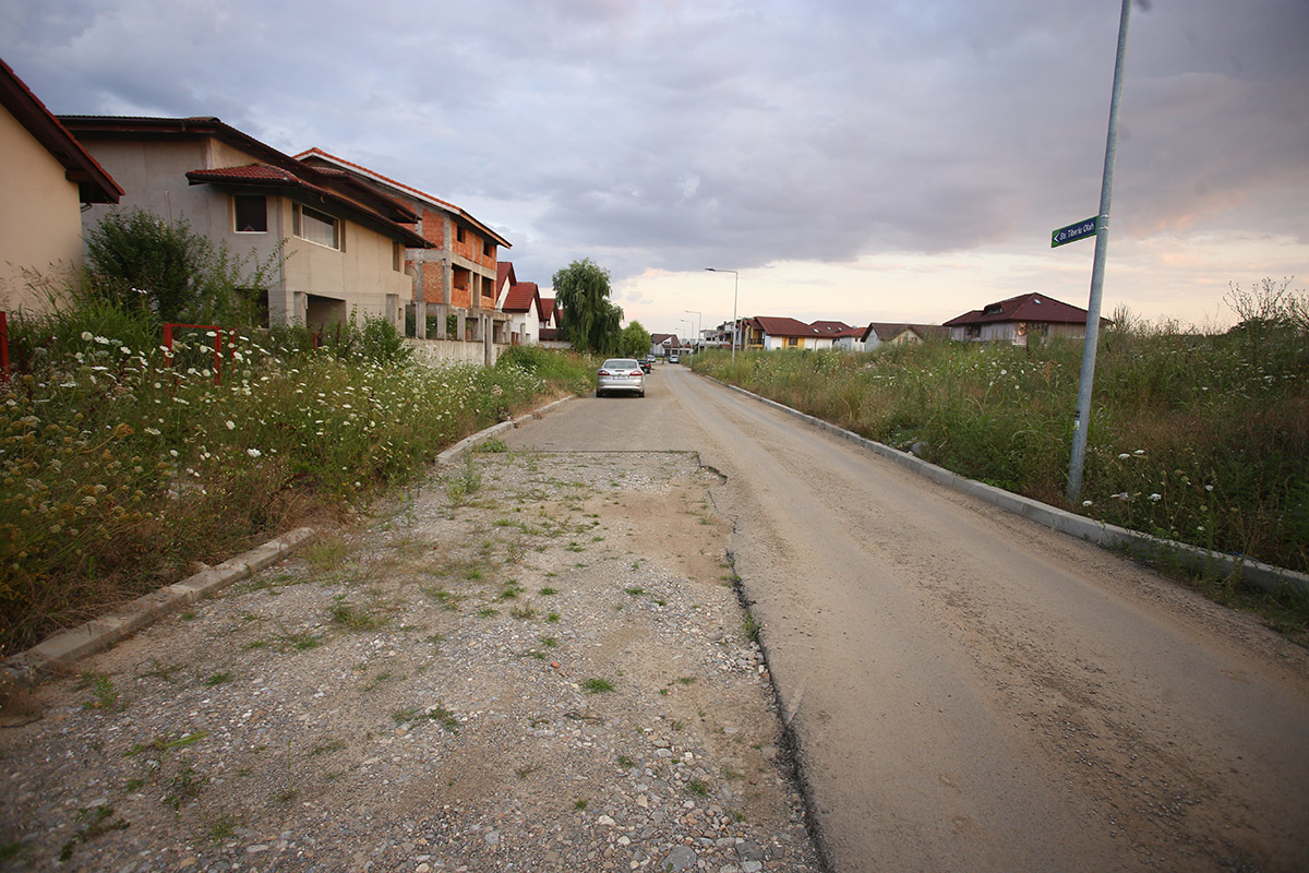 Care sunt cele 60 de străzi din București pe care trebuie să le asfalteze Nicușor Dan