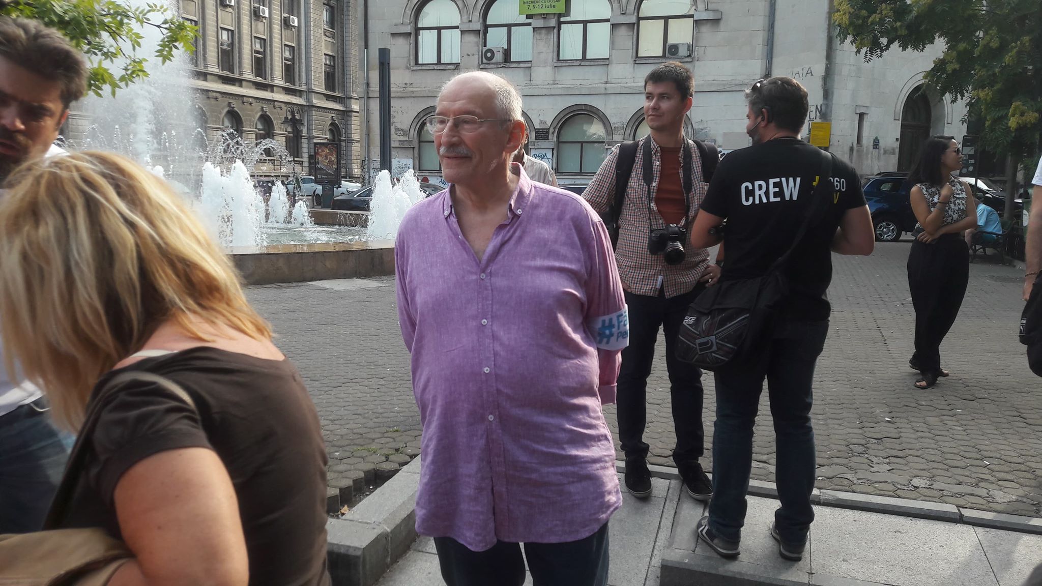 FOTO&VIDEO/ Actorii din București au ieșit în Piața Universității pentru campania #FaraPenali. Oana Pellea și Victor Rebengiuc au făcut primele declarații