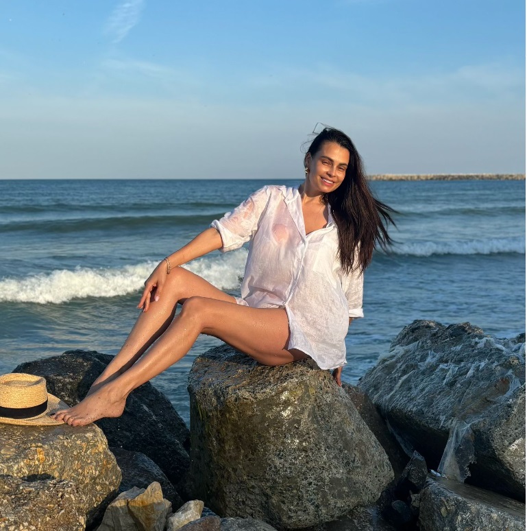 Cum arată Anca Serea în costum de baie la 43 de ani, după ce a născut șase copii. Imagini cu vedeta pe litoralul românesc